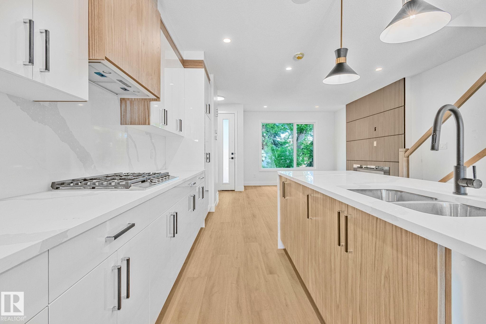 Edmonton, AB - Indoor Photo Showing Kitchen With Upgraded Kitchen