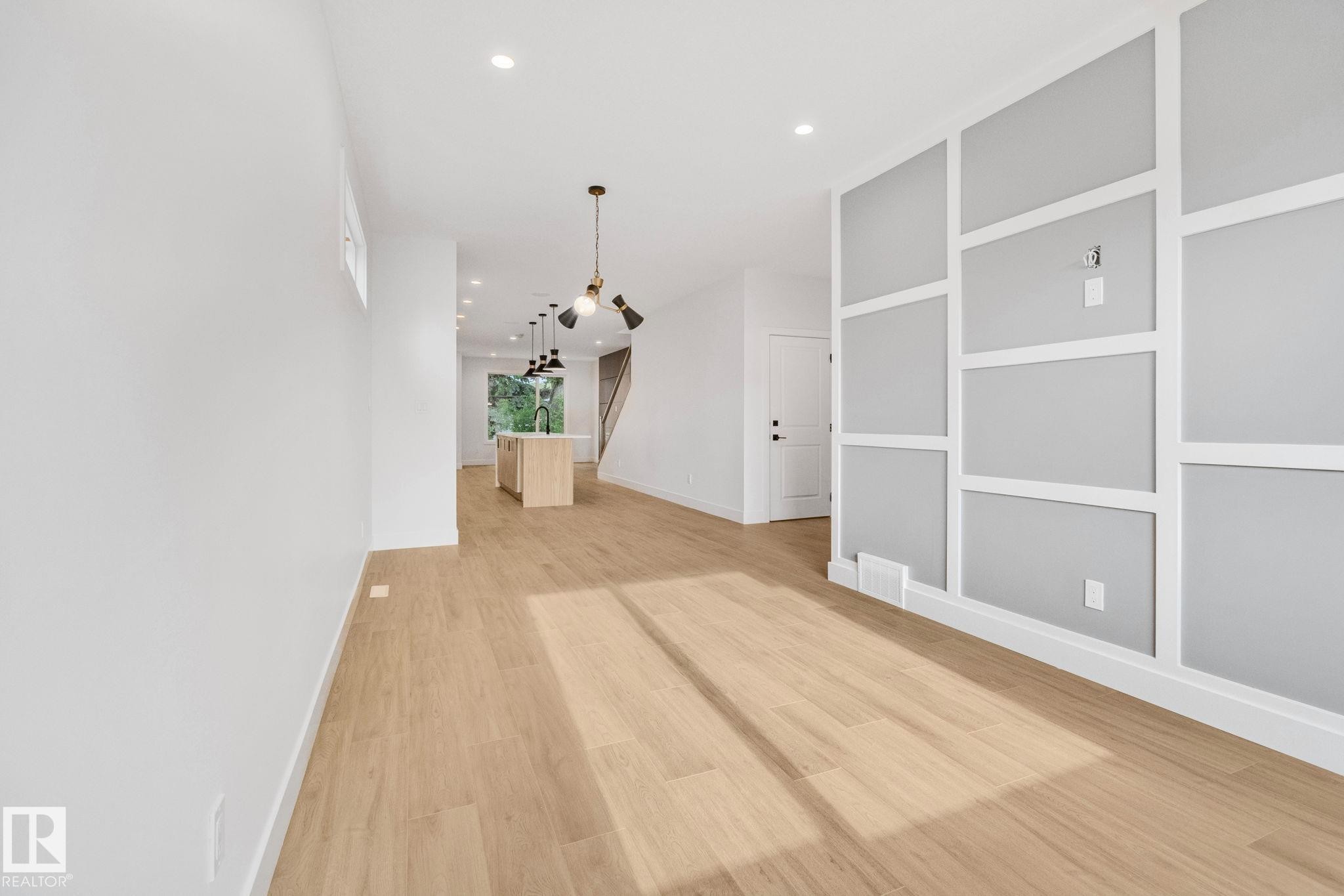 Edmonton, AB - Indoor Photo Showing Other Room