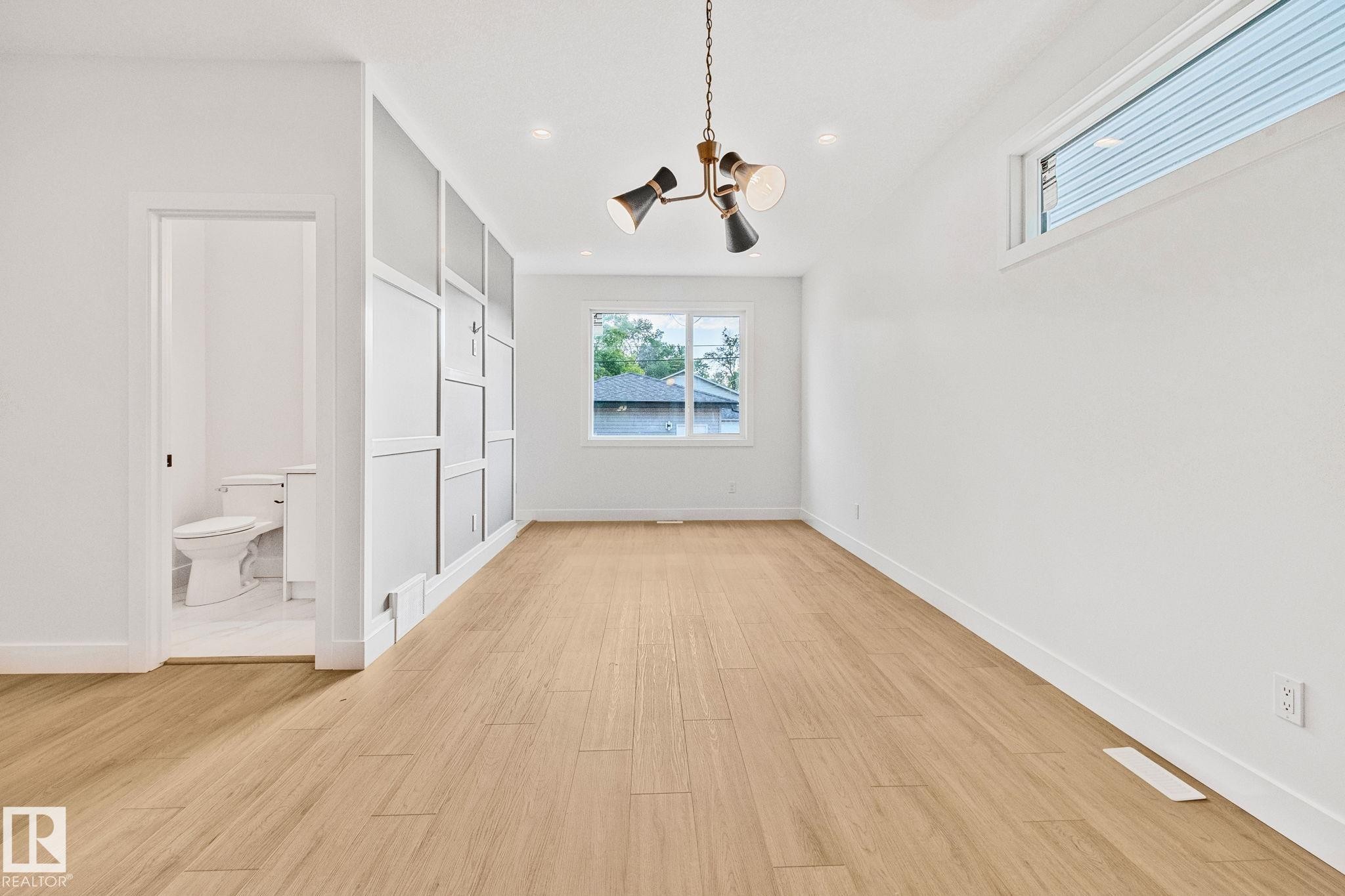 Edmonton, AB - Indoor Photo Showing Other Room