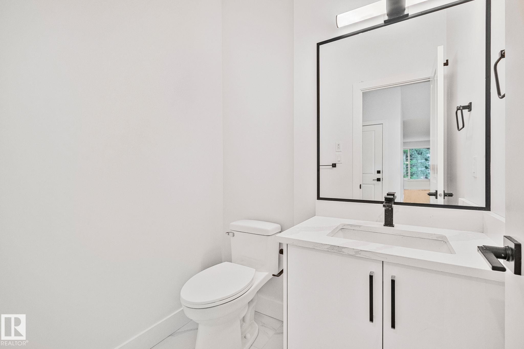 Edmonton, AB - Indoor Photo Showing Bathroom