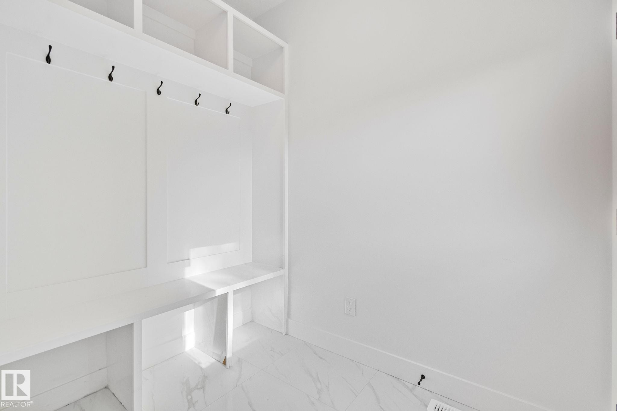 Edmonton, AB - Indoor