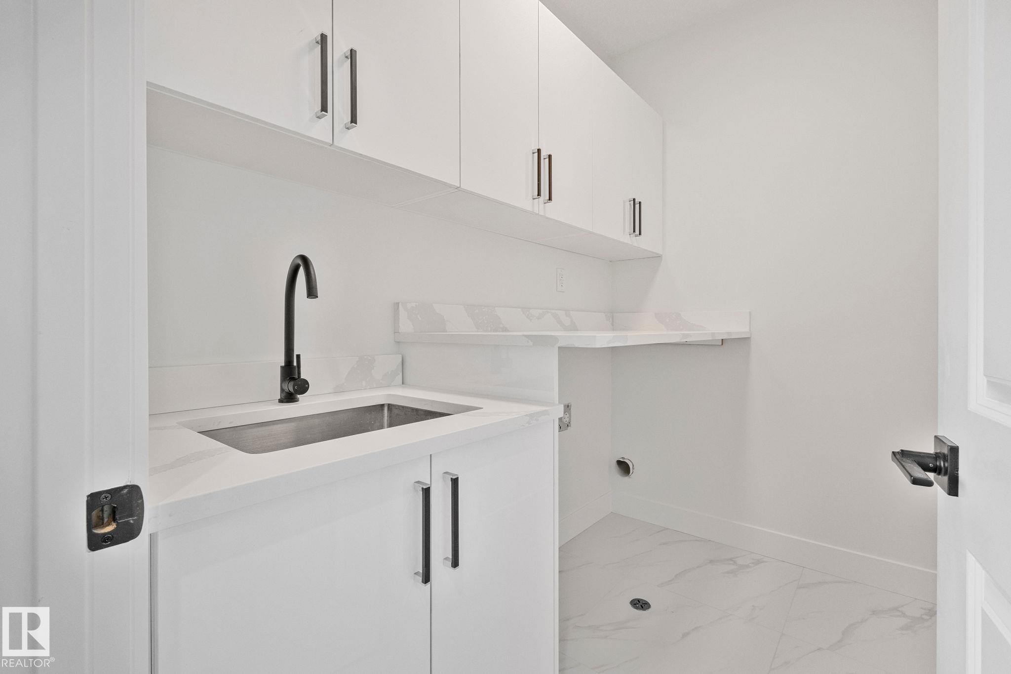 Edmonton, AB - Indoor Photo Showing Other Room