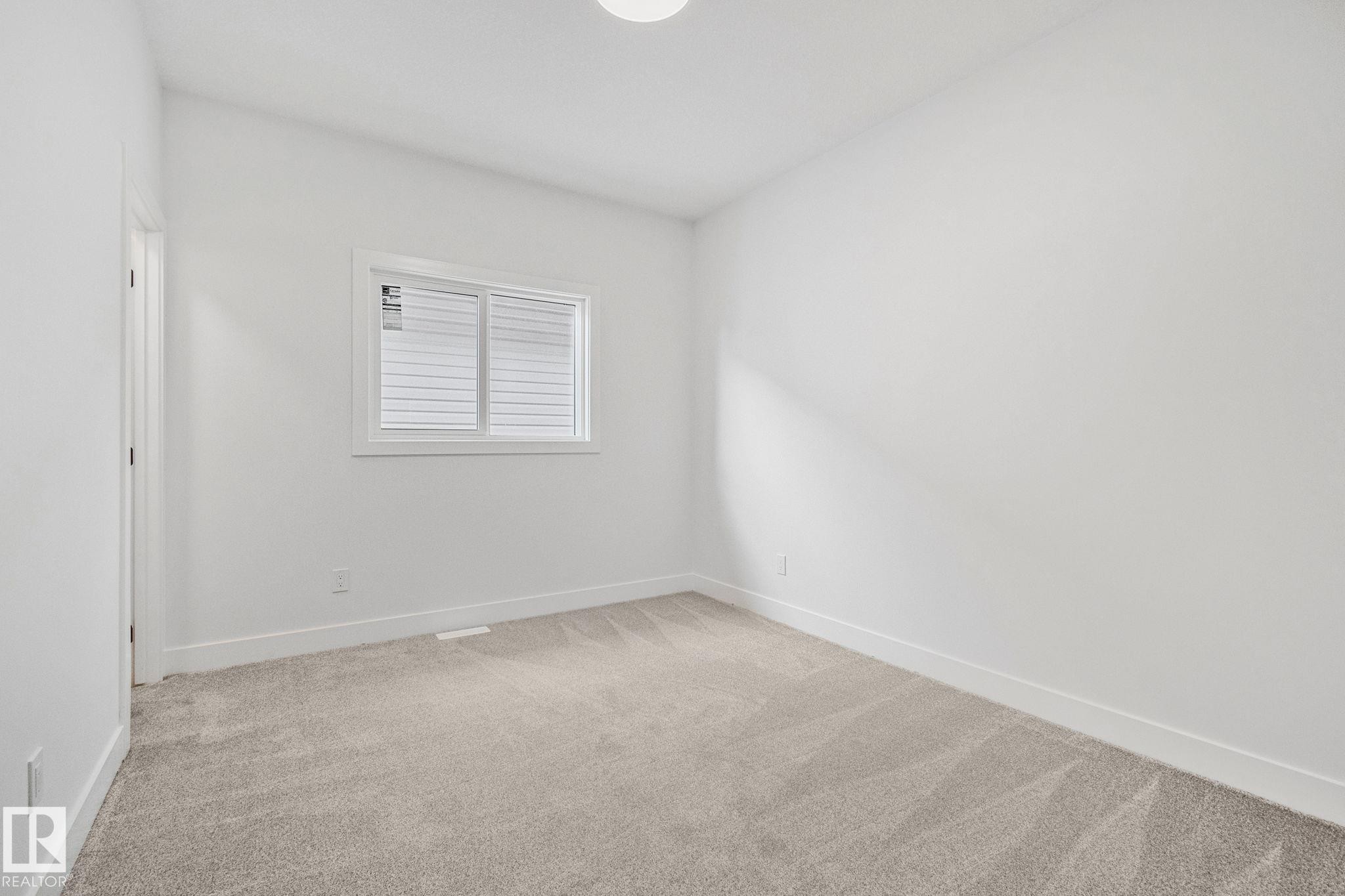 Edmonton, AB - Indoor Photo Showing Other Room