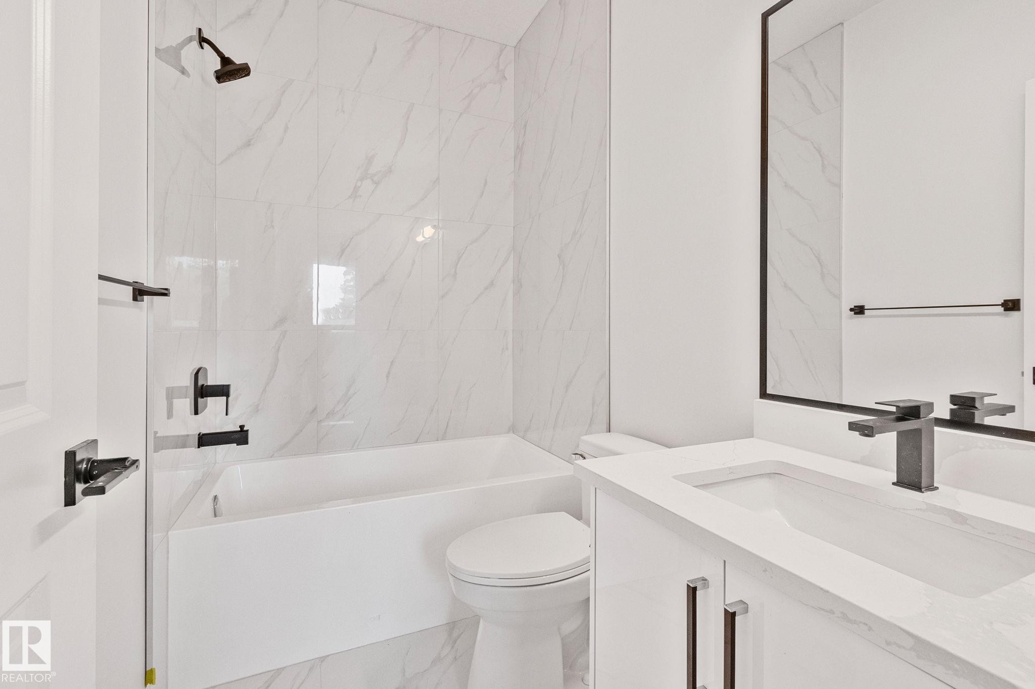 Edmonton, AB - Indoor Photo Showing Bathroom