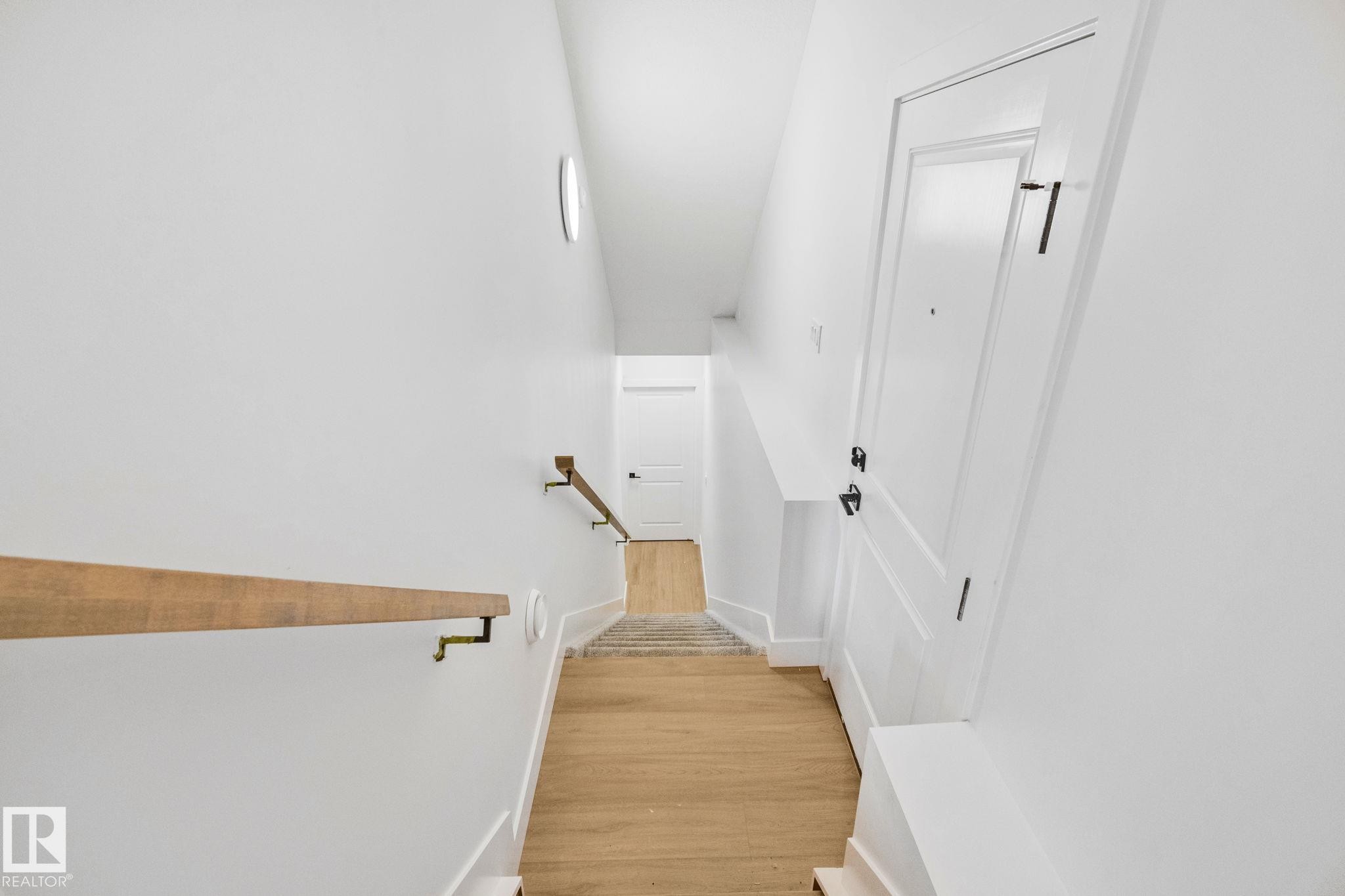 Edmonton, AB - Indoor Photo Showing Other Room