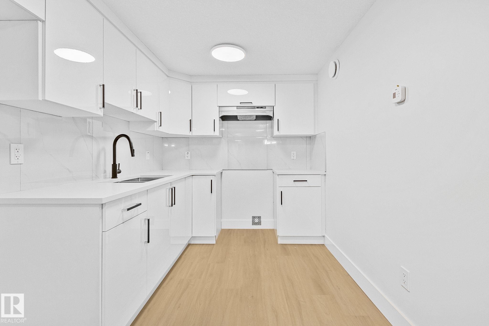 Edmonton, AB - Indoor Photo Showing Kitchen