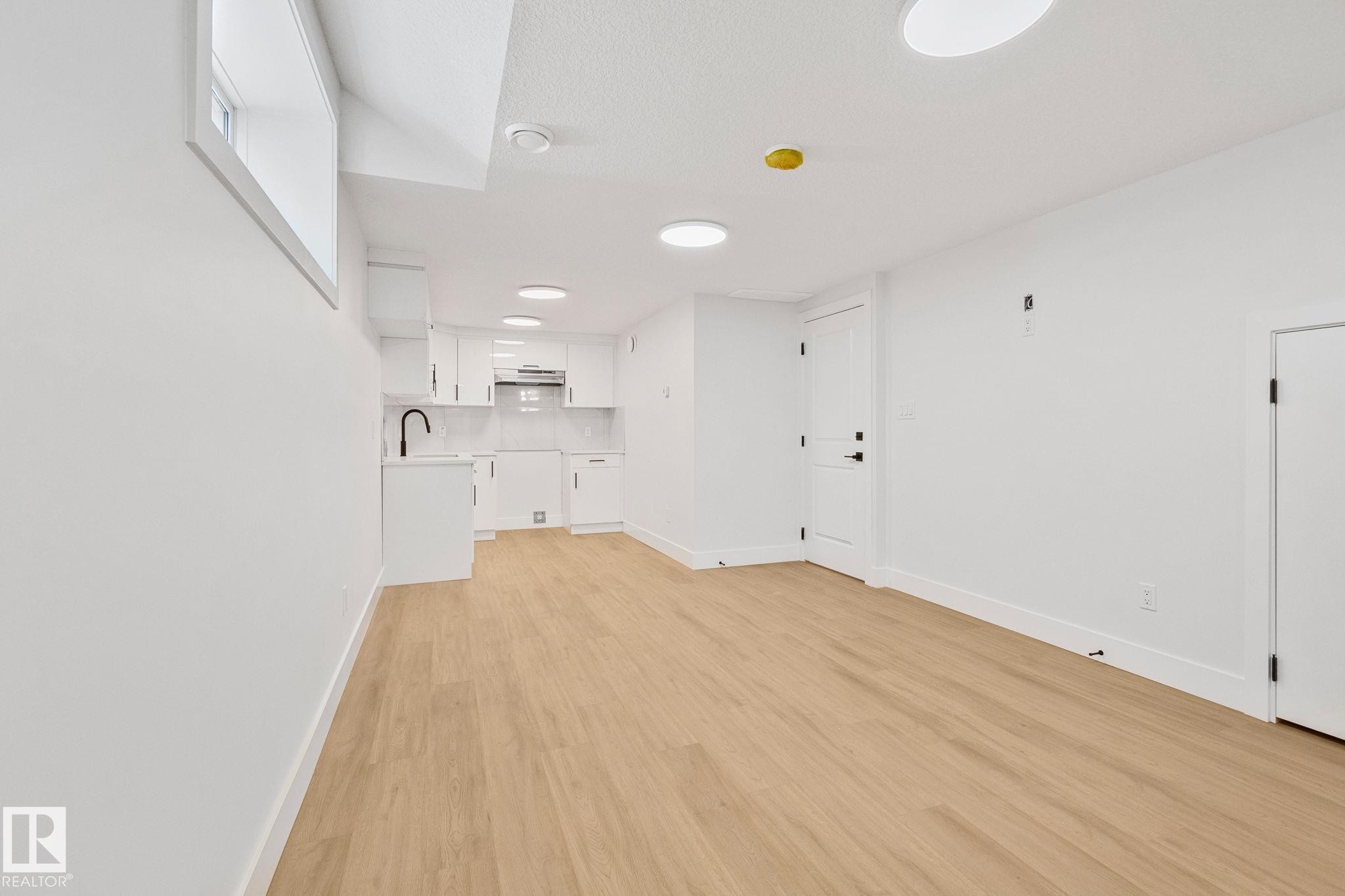 Edmonton, AB - Indoor