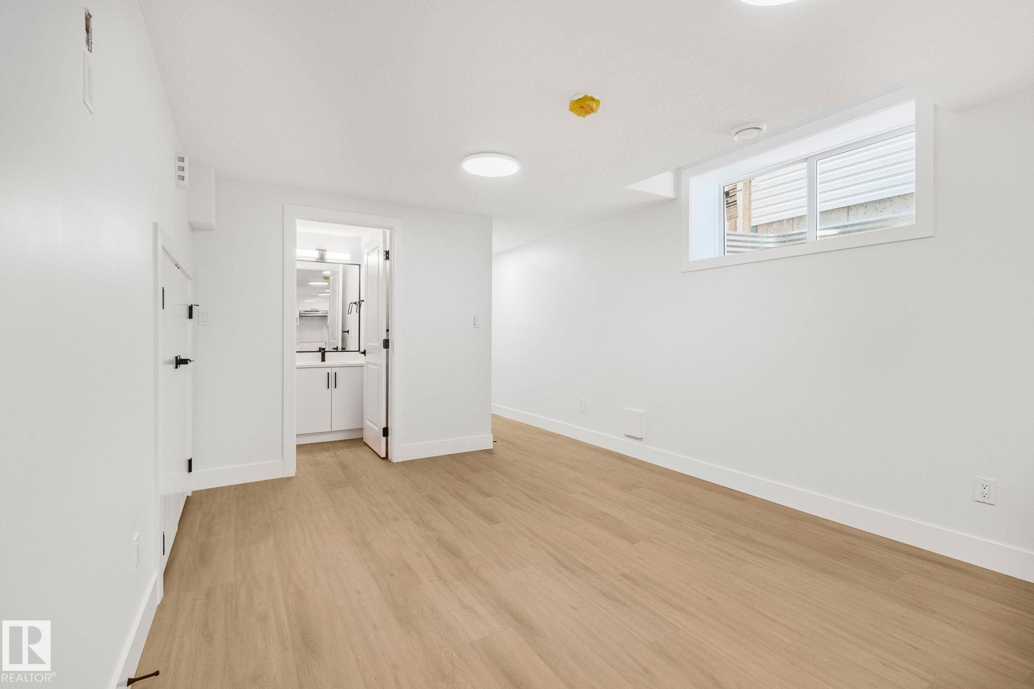 Edmonton, AB - Indoor Photo Showing Other Room