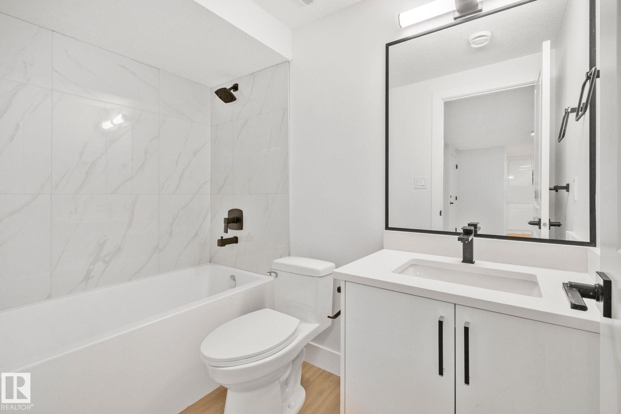 Edmonton, AB - Indoor Photo Showing Bathroom