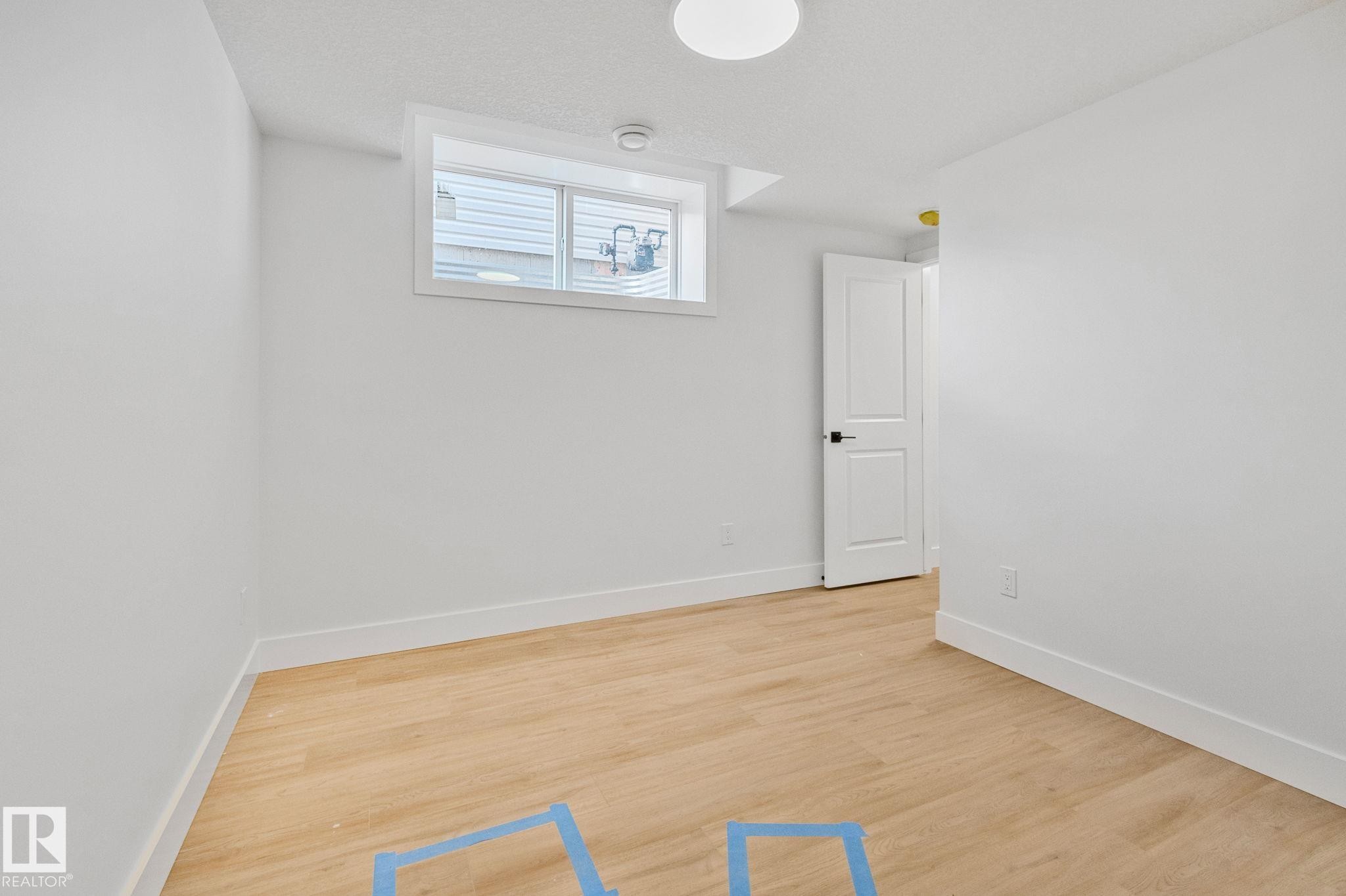Edmonton, AB - Indoor Photo Showing Other Room