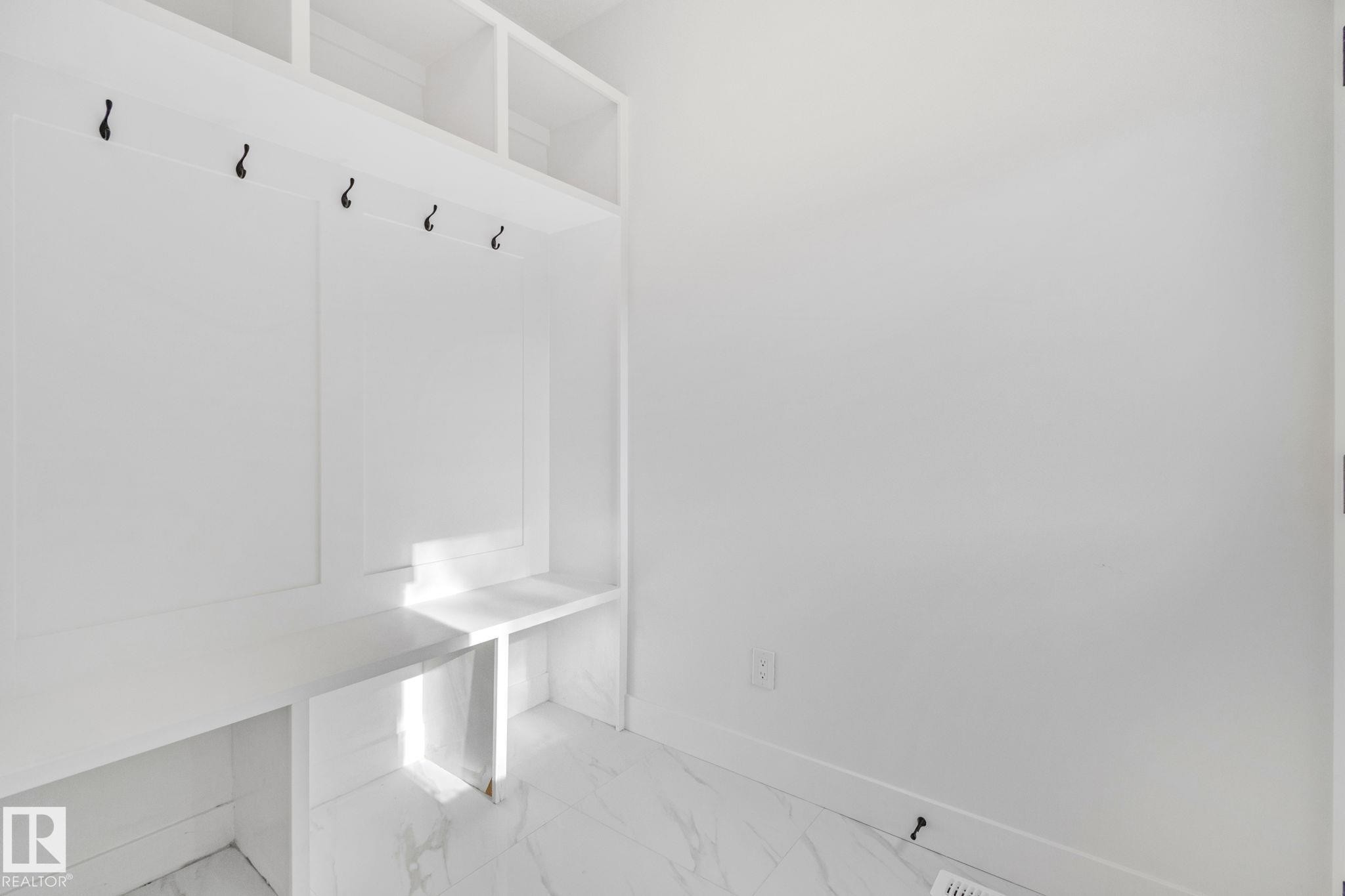 Edmonton, AB - Indoor