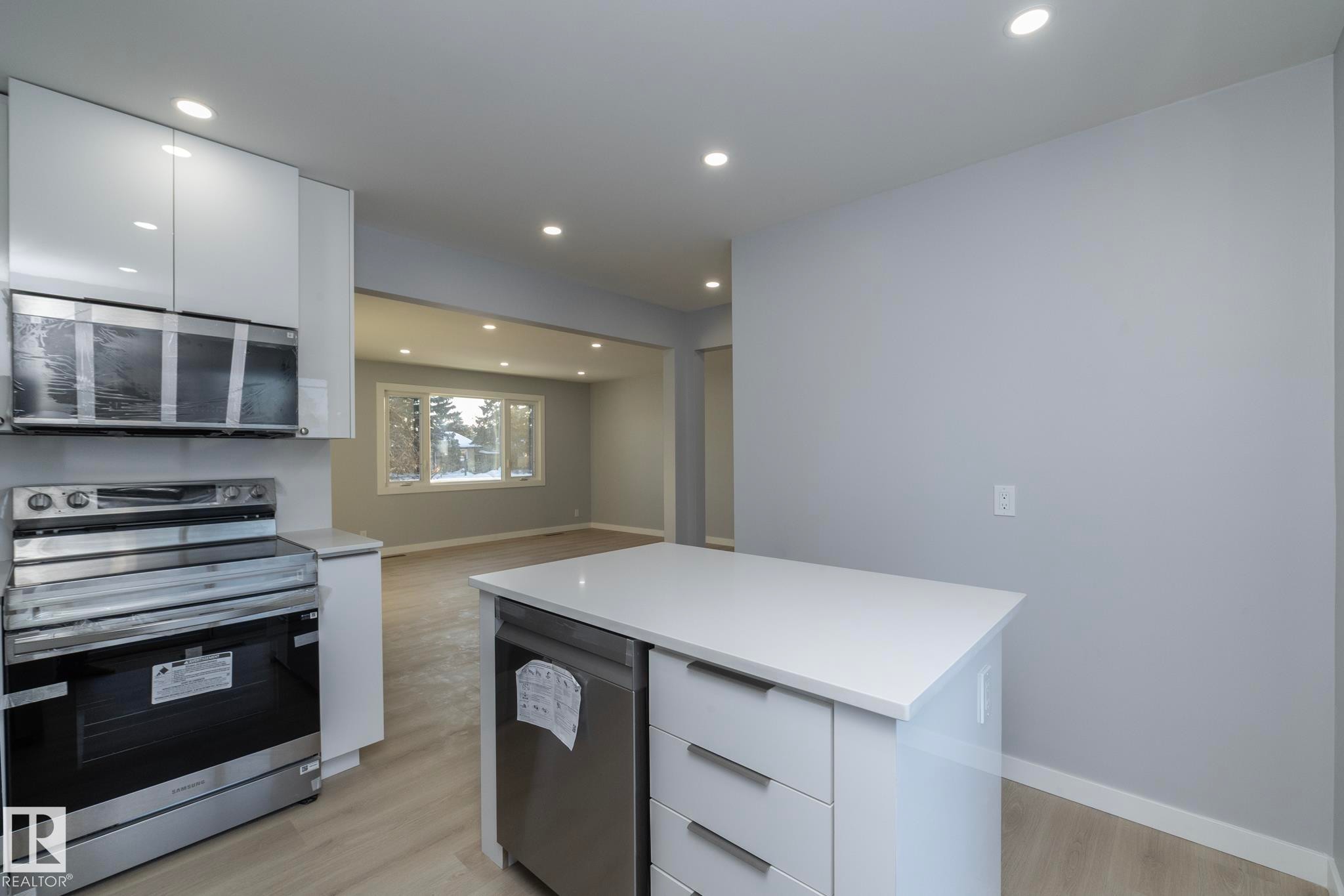 8008 159 Street, Edmonton, AB - Indoor Photo Showing Kitchen