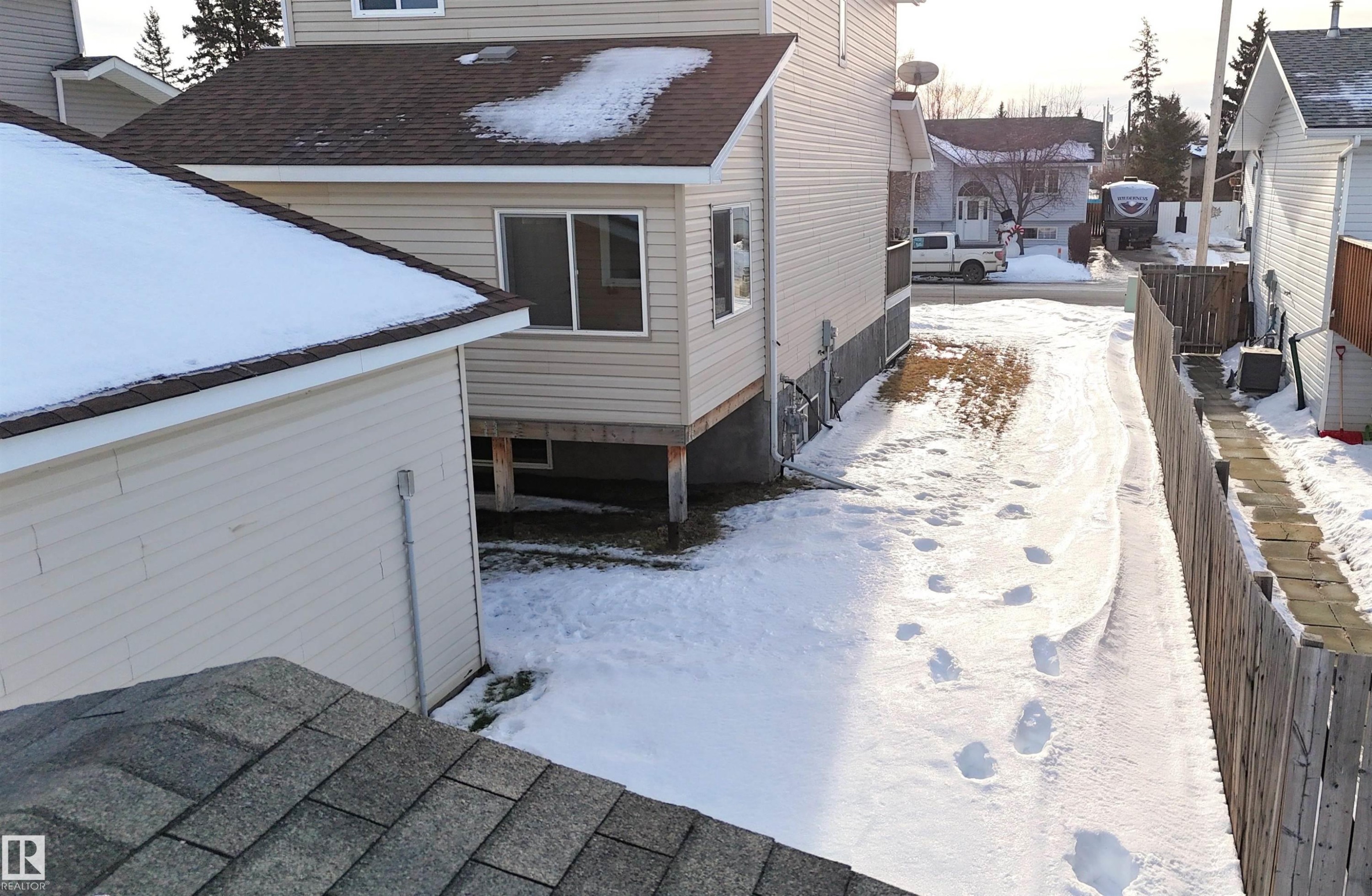 5002 52 Avenue, Calmar, AB - Outdoor