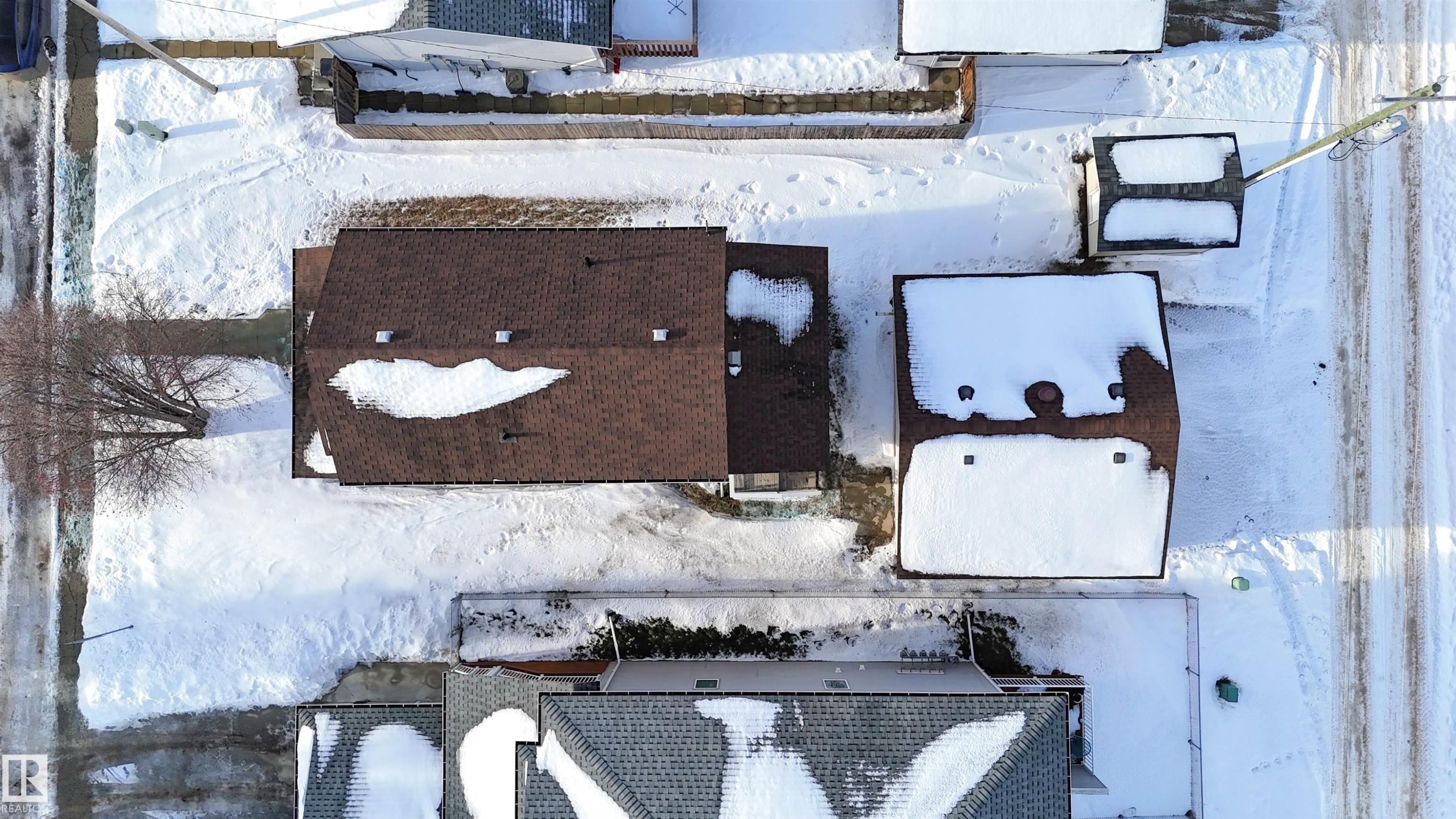 5002 52 Avenue, Calmar, AB - Outdoor