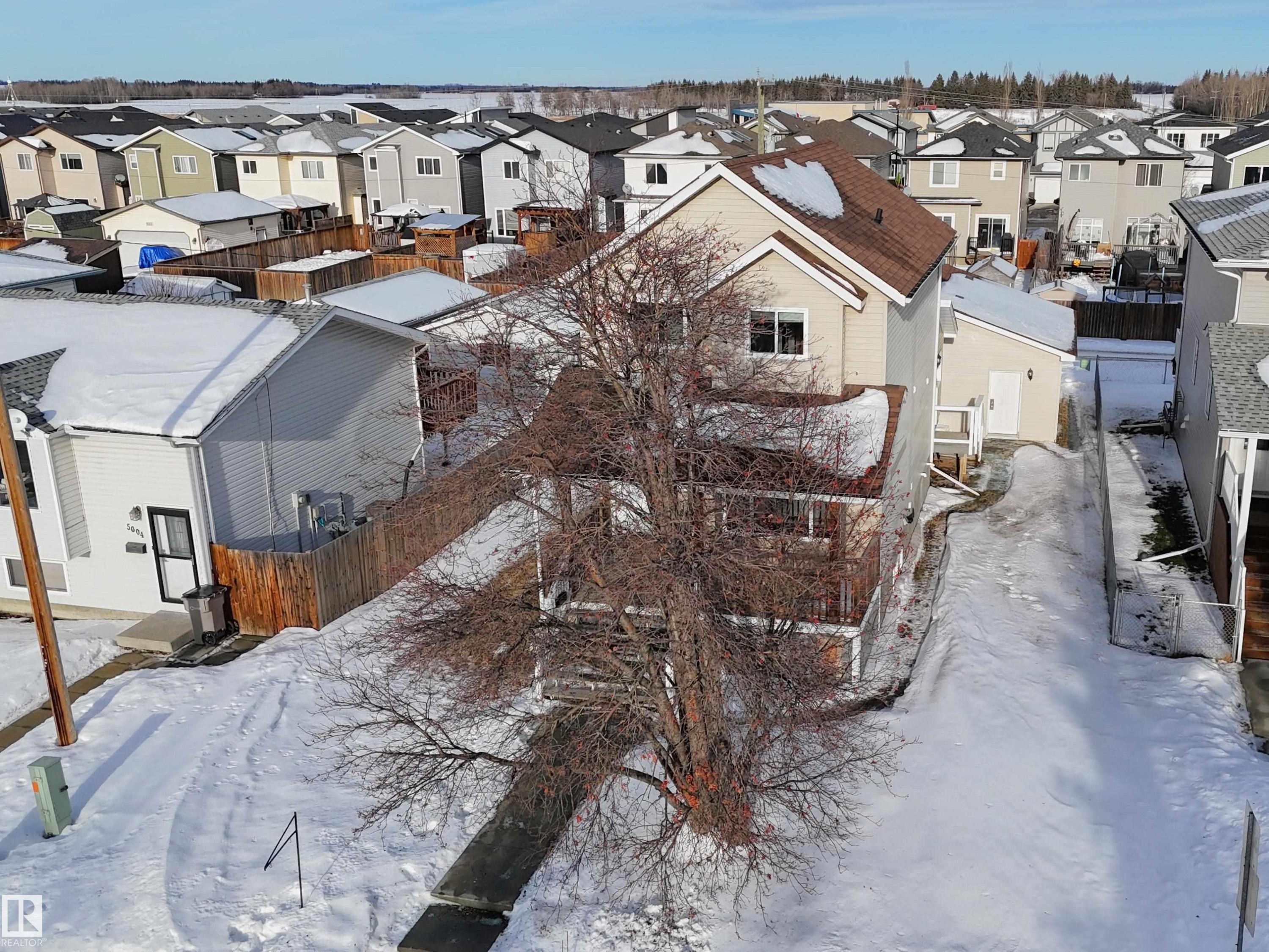 5002 52 Avenue, Calmar, AB - Outdoor