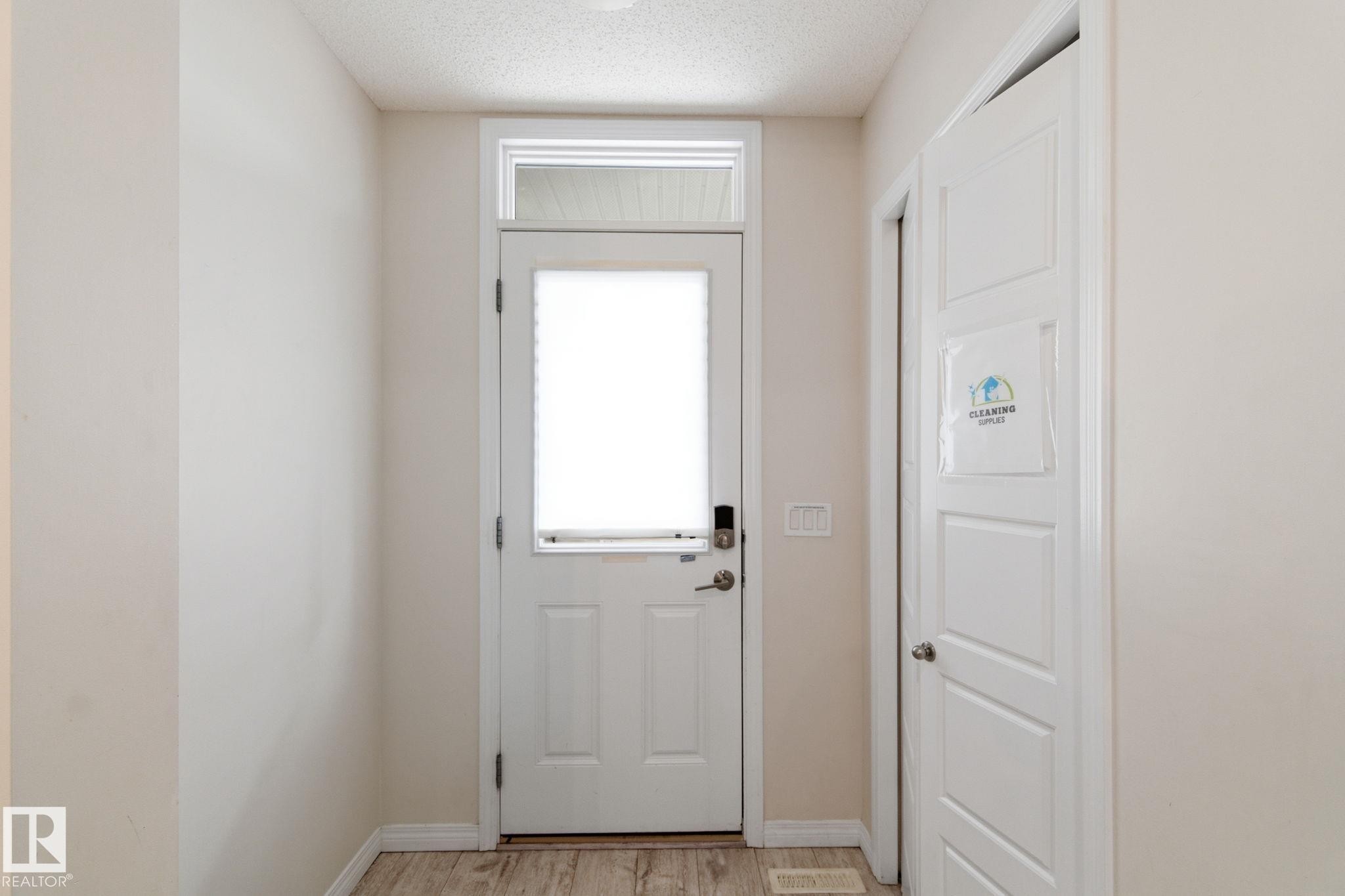 Entryway featuring healthy amount of natural light, wood finished floors, and a textured ceiling - 1511 Secord Rd, Edmonton, AB - Indoor Photo Showing Other Room