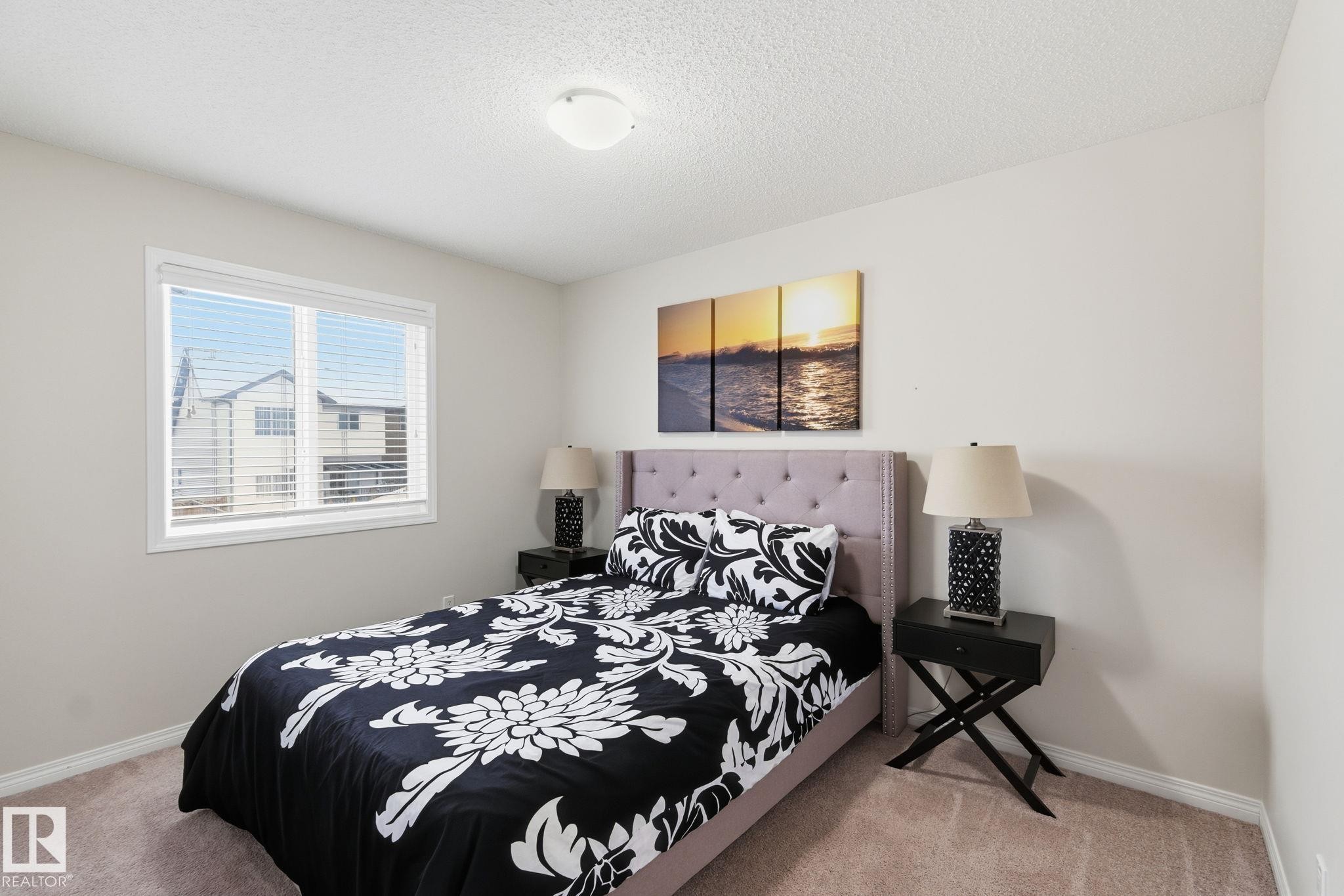 Bedroom featuring light carpet and a textured ceiling - 1511 Secord Rd, Edmonton, AB - Indoor Photo Showing Bedroom