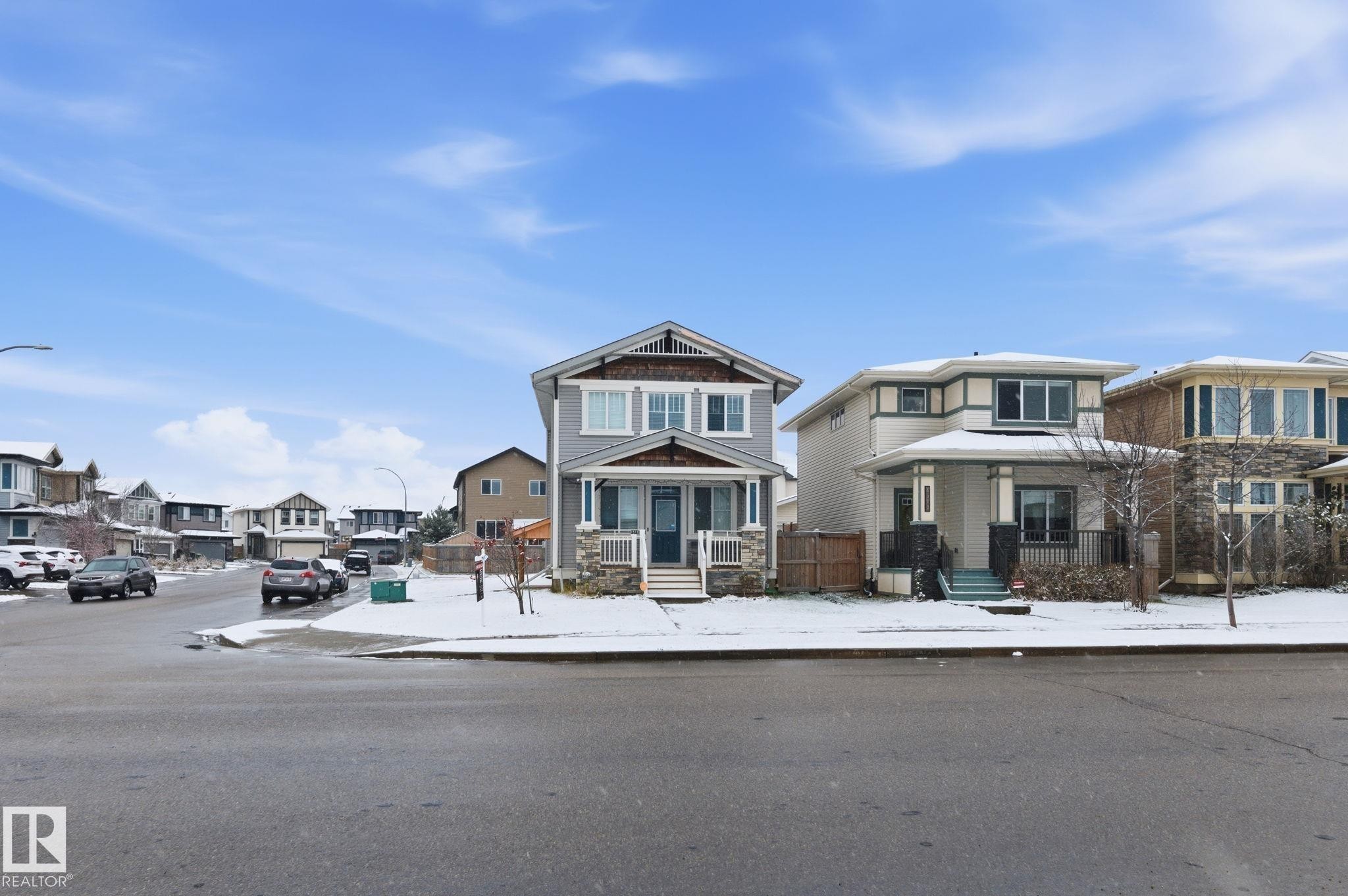 View of front of property featuring a residential view - 1511 Secord Rd, Edmonton, AB - Outdoor With Facade