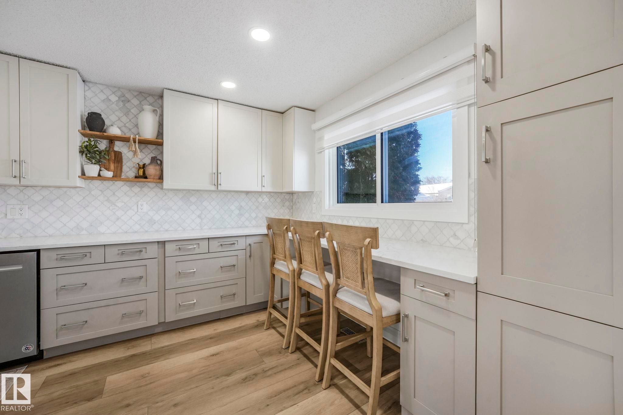 272 Warwick Road, Edmonton, AB - Indoor