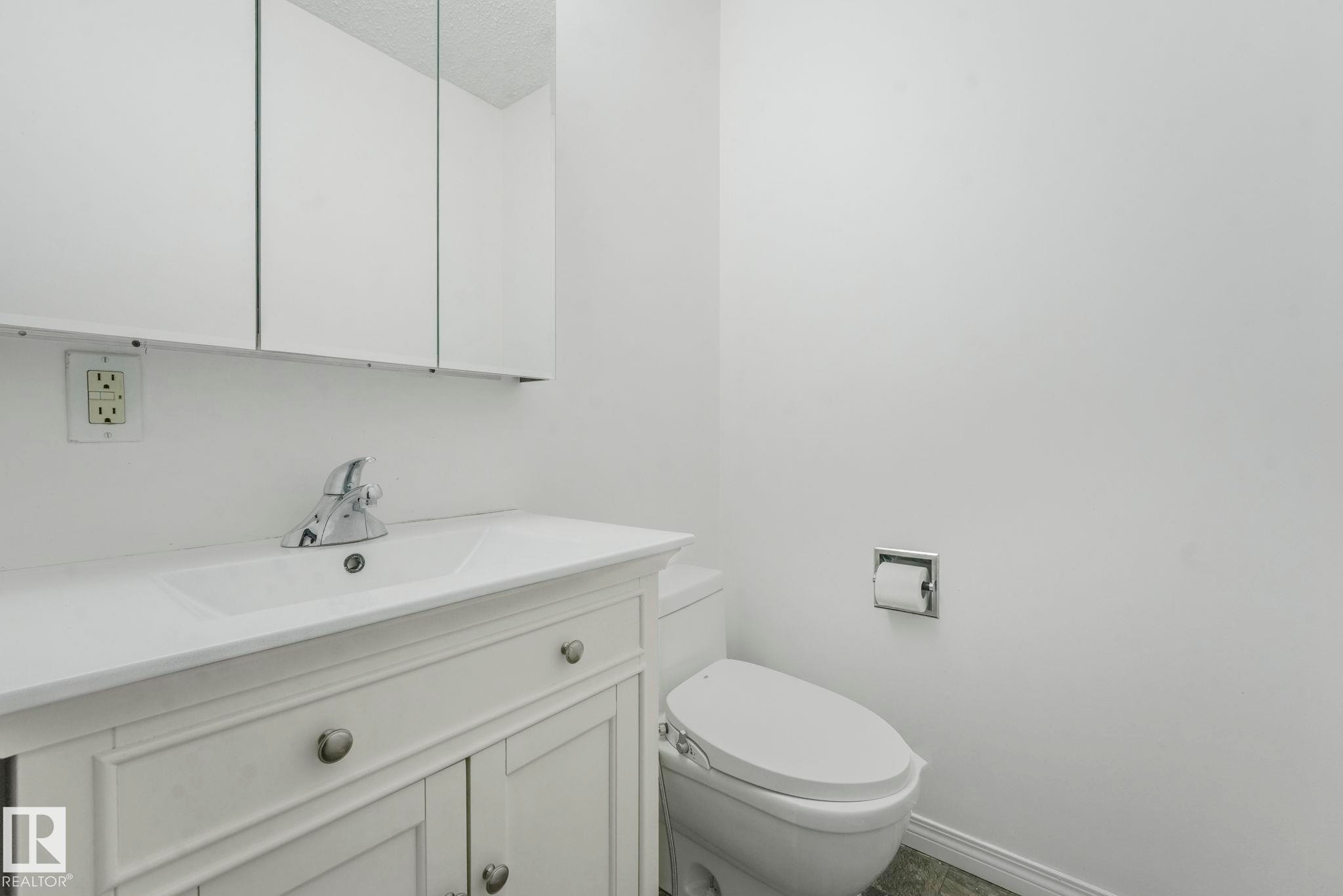 272 Warwick Road, Edmonton, AB - Indoor Photo Showing Bathroom