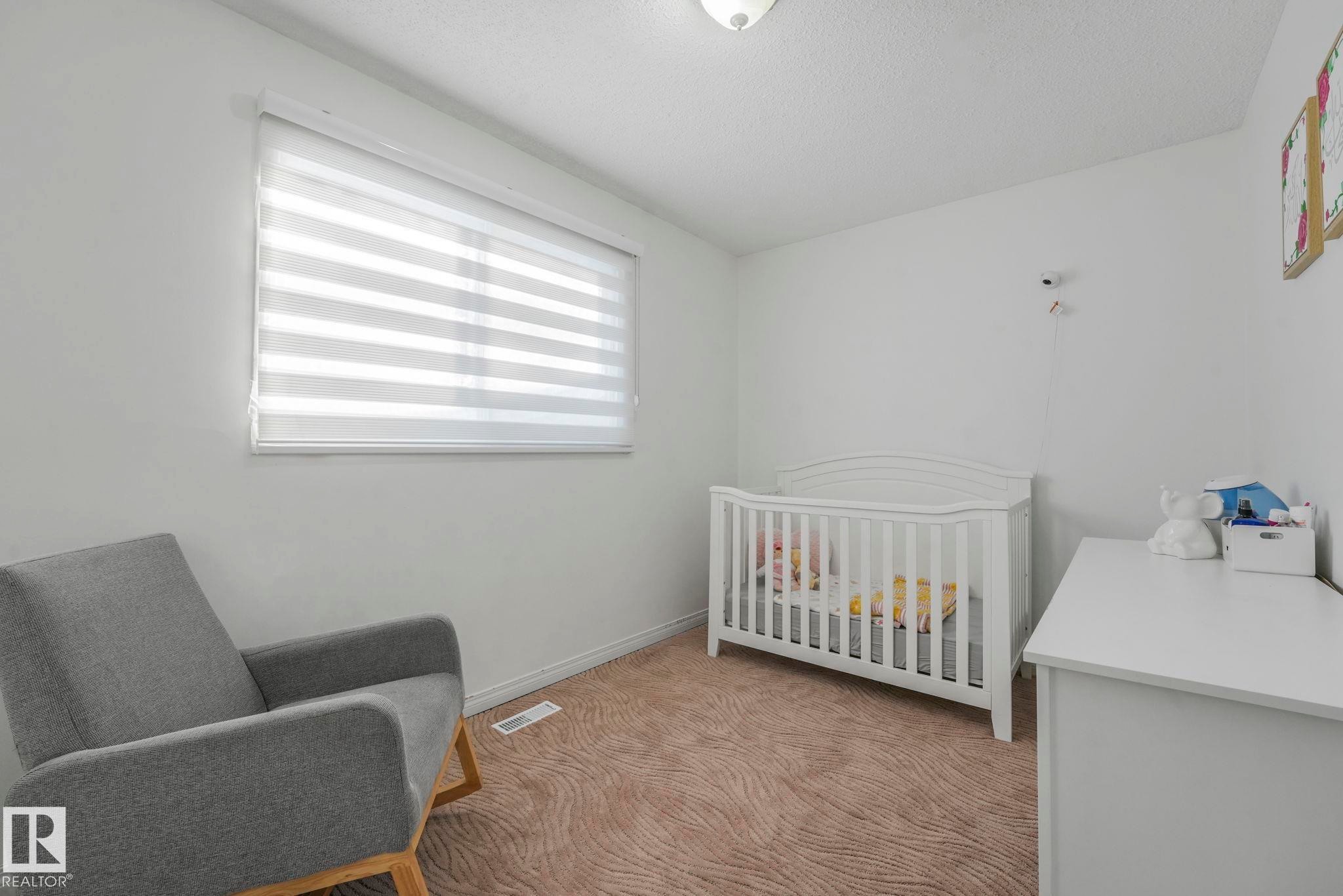 272 Warwick Road, Edmonton, AB - Indoor Photo Showing Bedroom