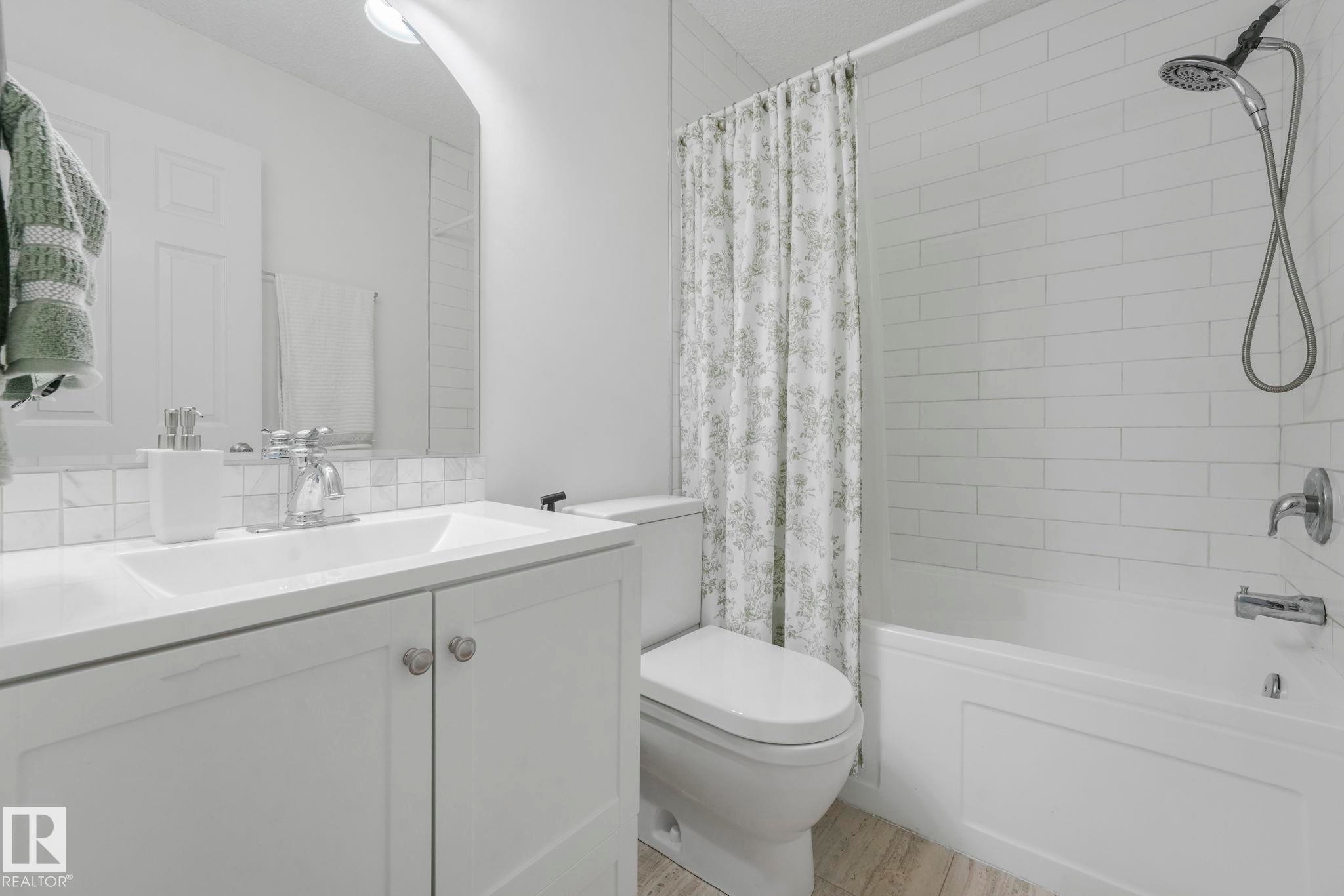 272 Warwick Road, Edmonton, AB - Indoor Photo Showing Bathroom