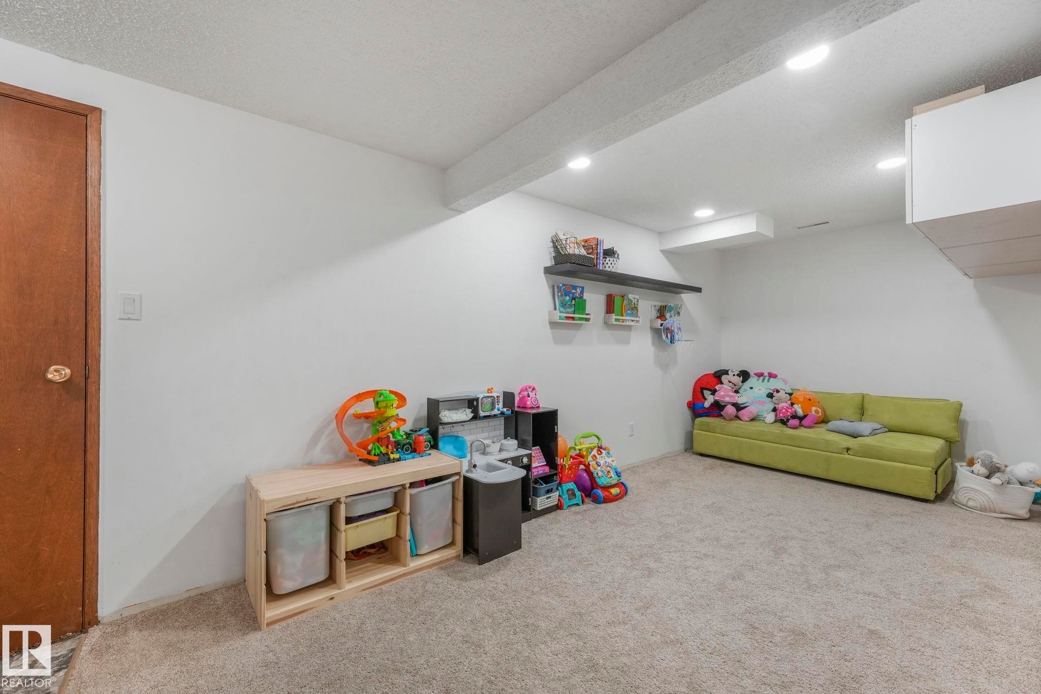 272 Warwick Road, Edmonton, AB - Indoor