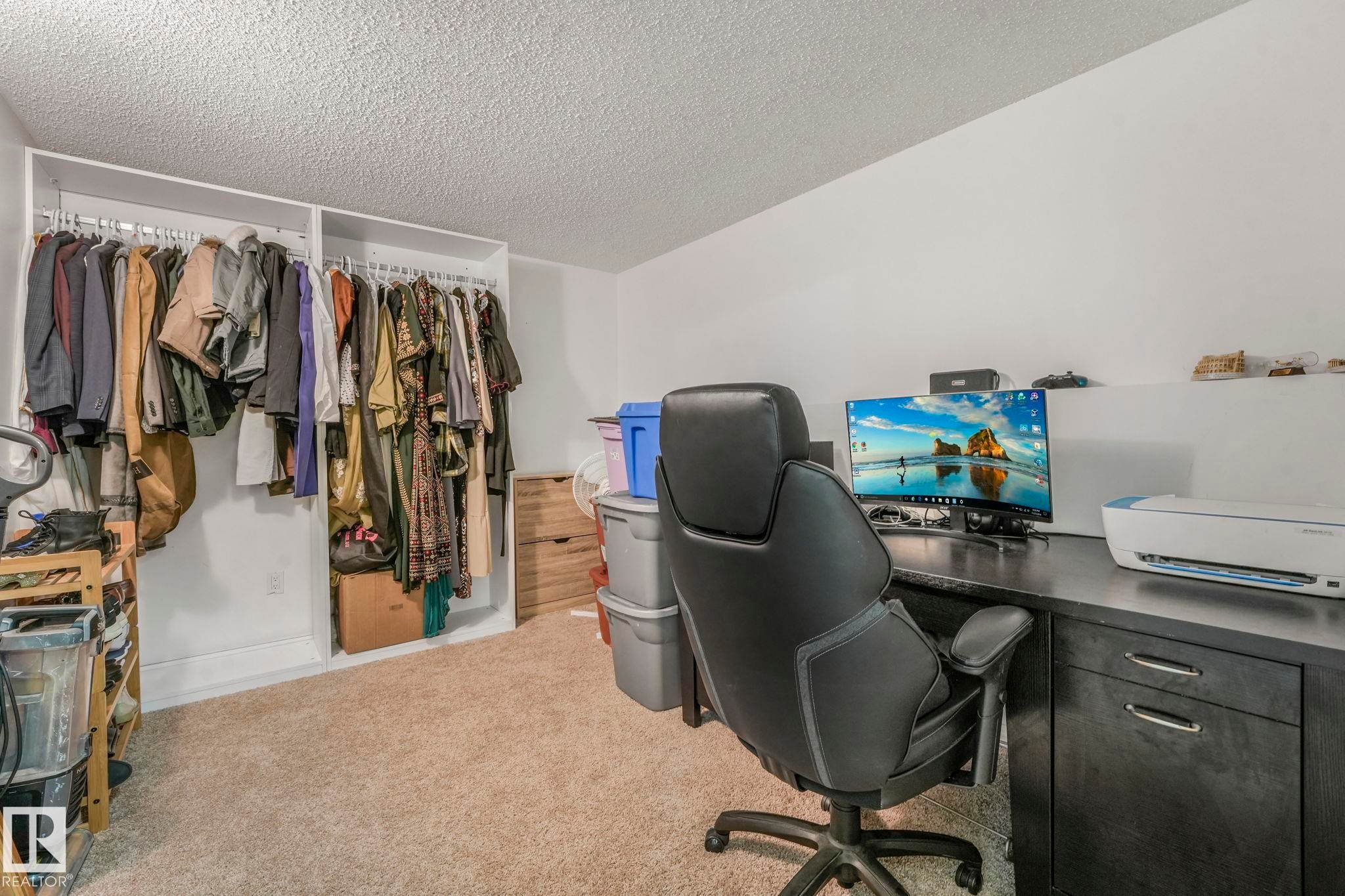 272 Warwick Road, Edmonton, AB - Indoor Photo Showing Office