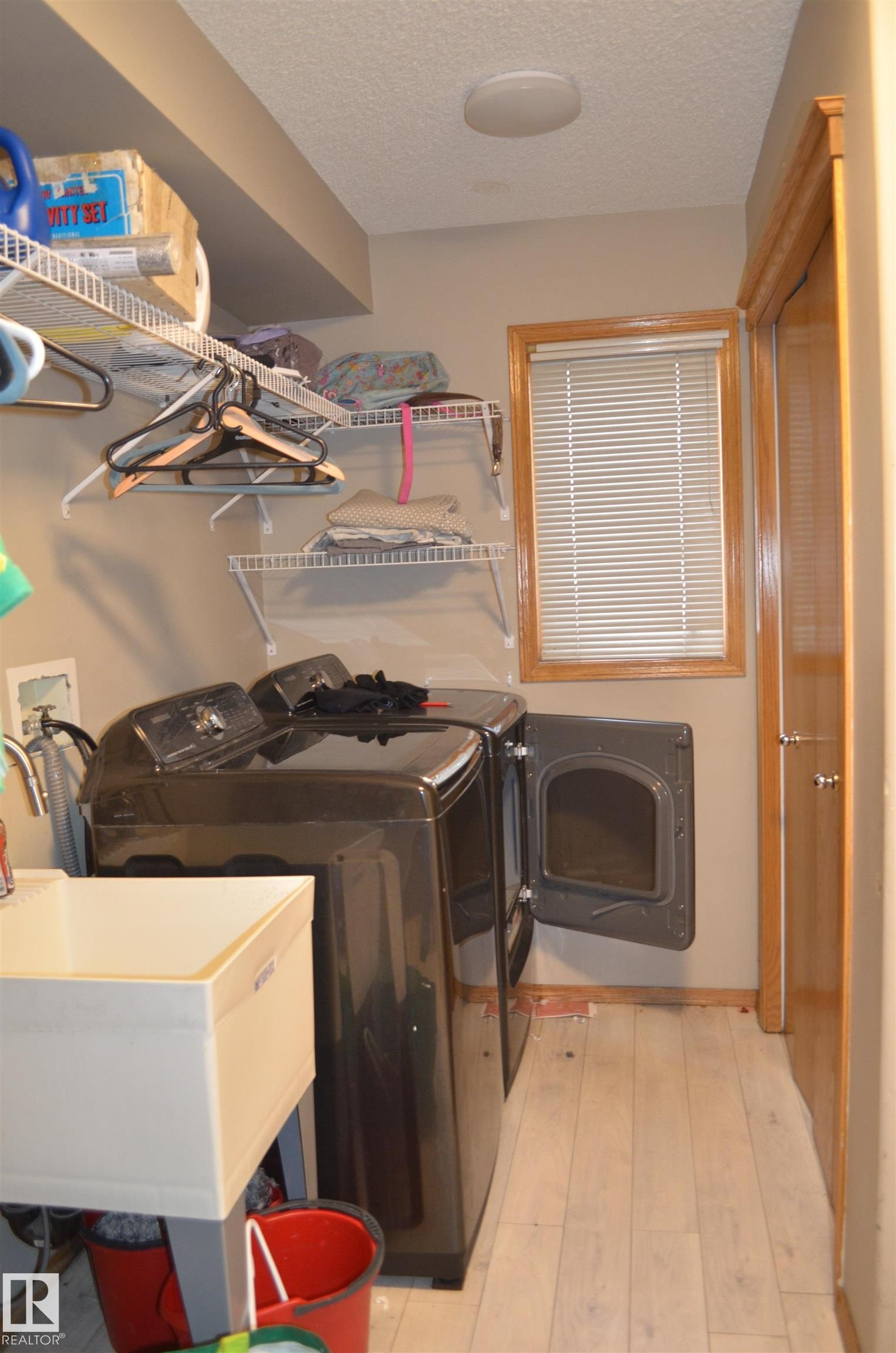 11511 9 Avenue, Edmonton, AB - Indoor