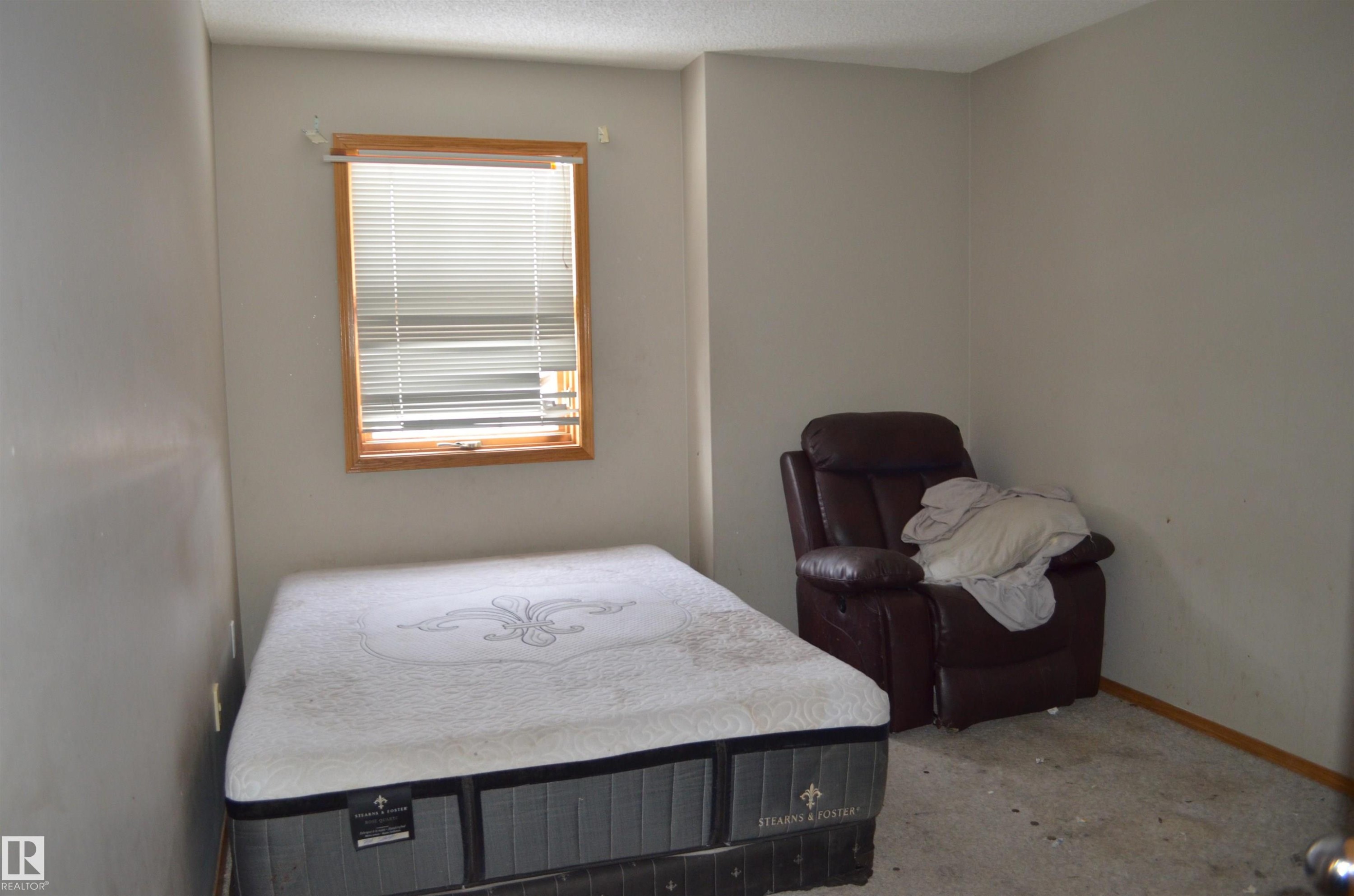 11511 9 Avenue, Edmonton, AB - Indoor Photo Showing Bedroom