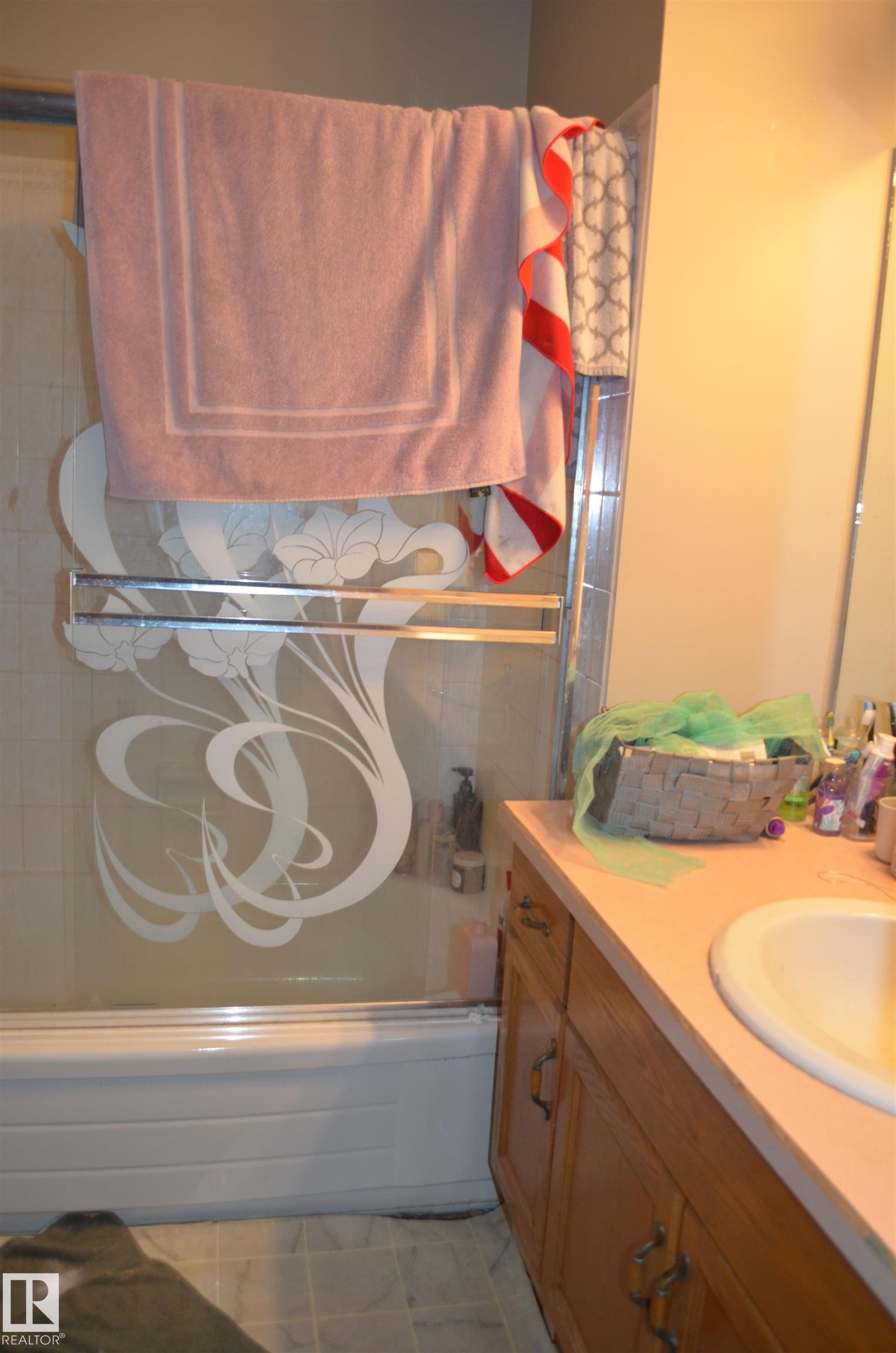 11511 9 Avenue, Edmonton, AB - Indoor Photo Showing Bathroom