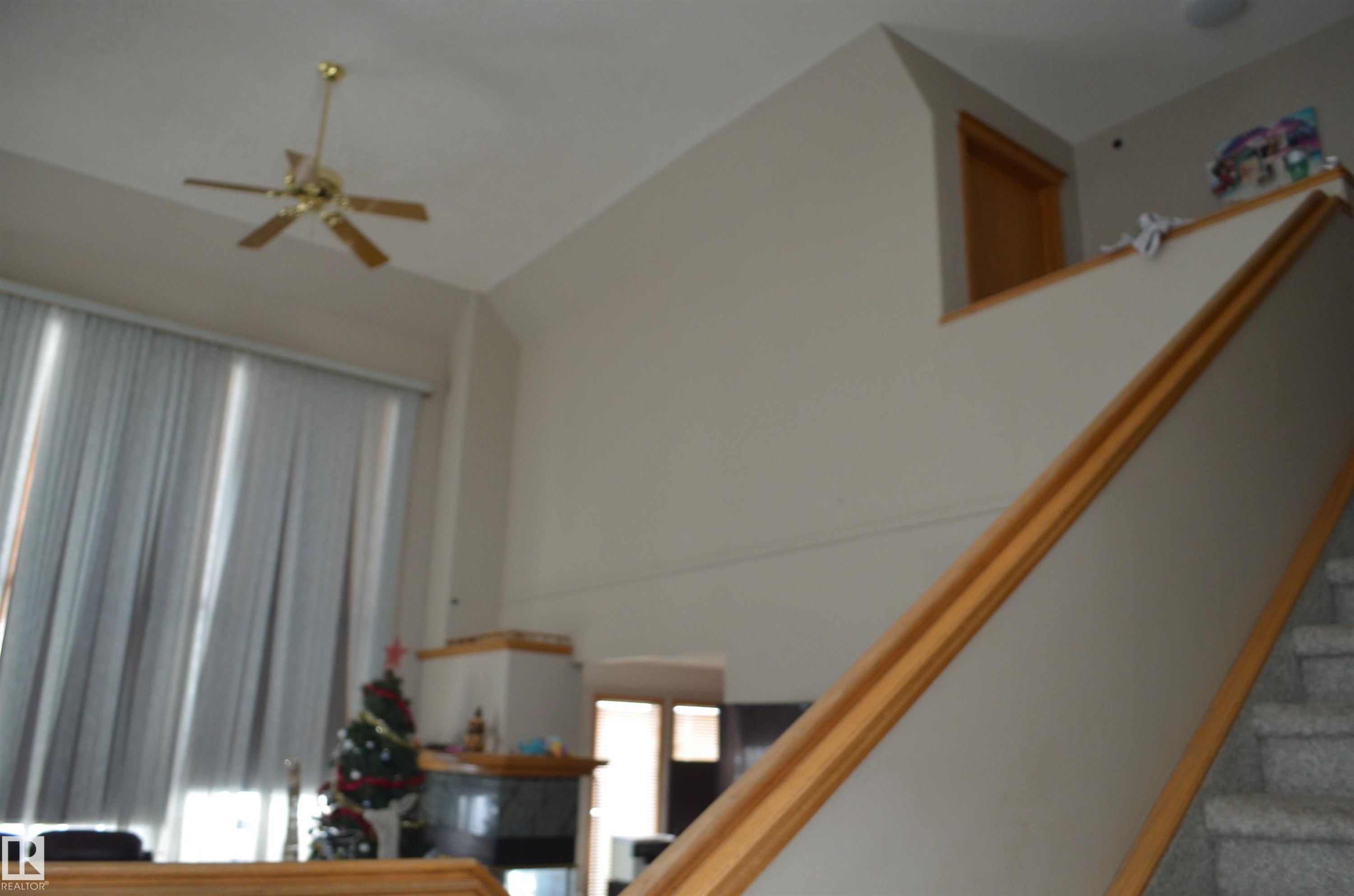 11511 9 Avenue, Edmonton, AB - Indoor Photo Showing Other Room