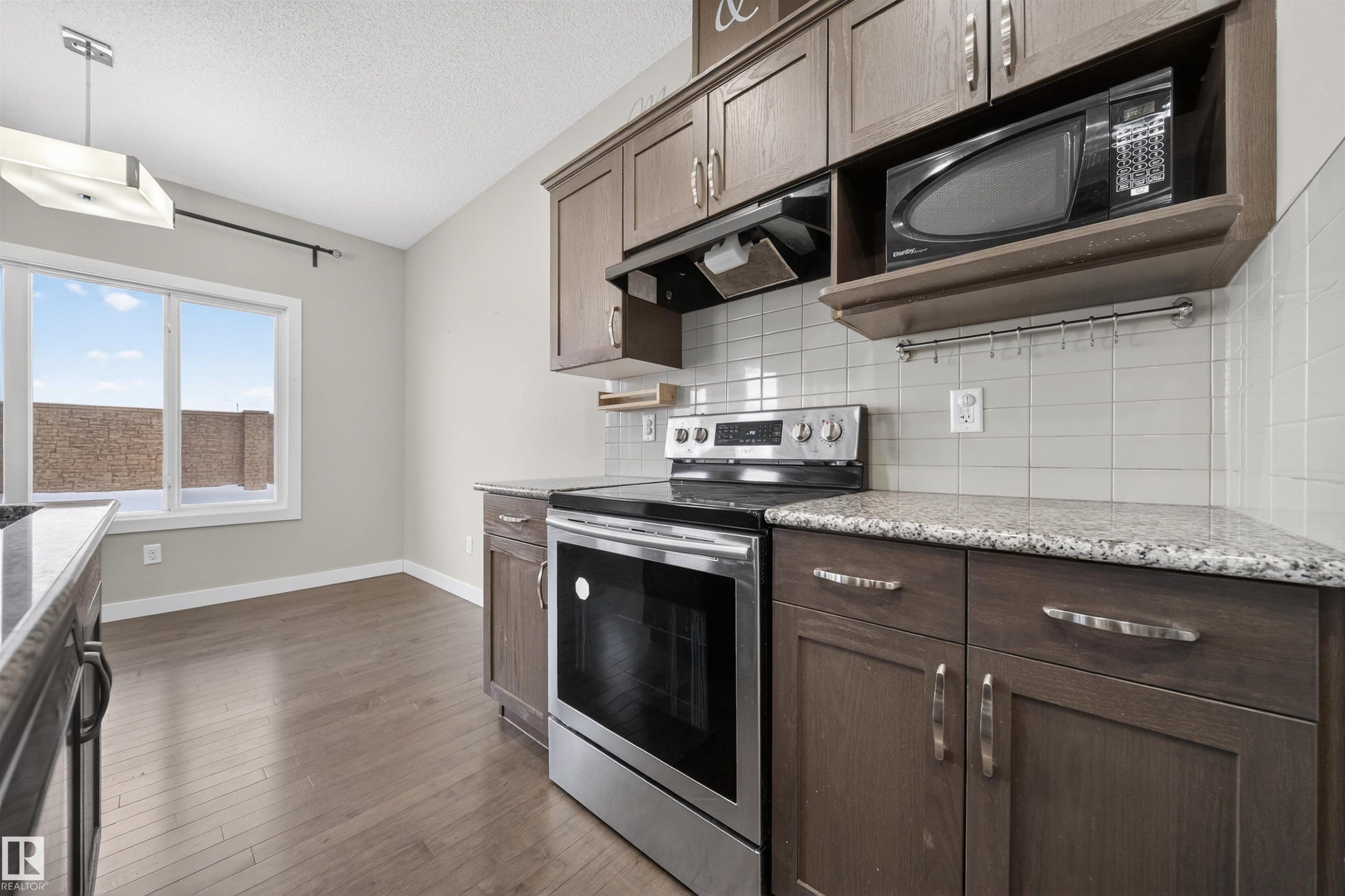2302 Casey Crescent, Edmonton, AB - Indoor Photo Showing Kitchen