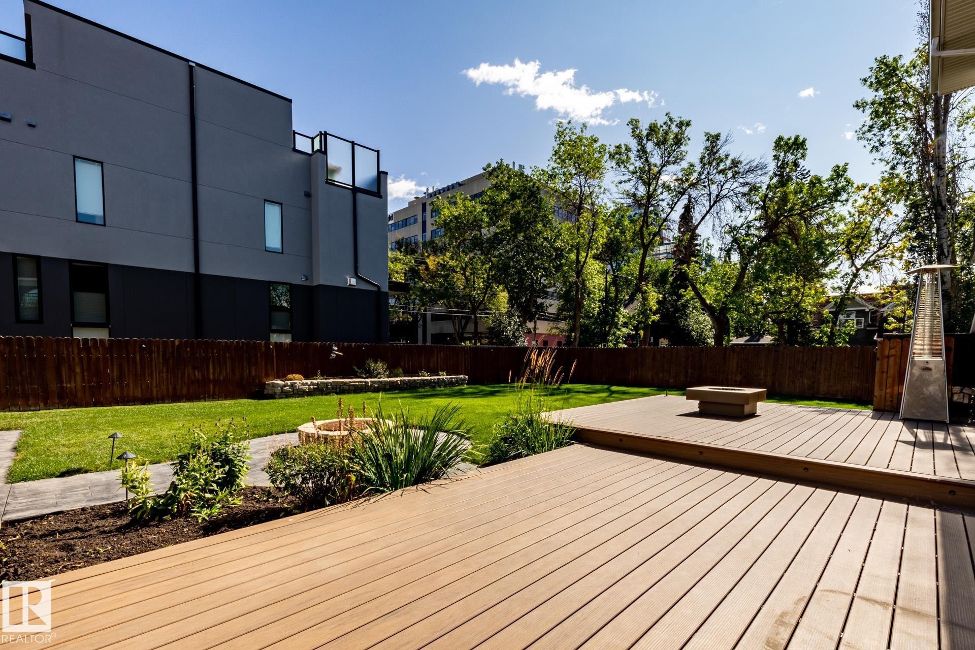 12428 103 Avenue Nw, Edmonton, AB - Outdoor
