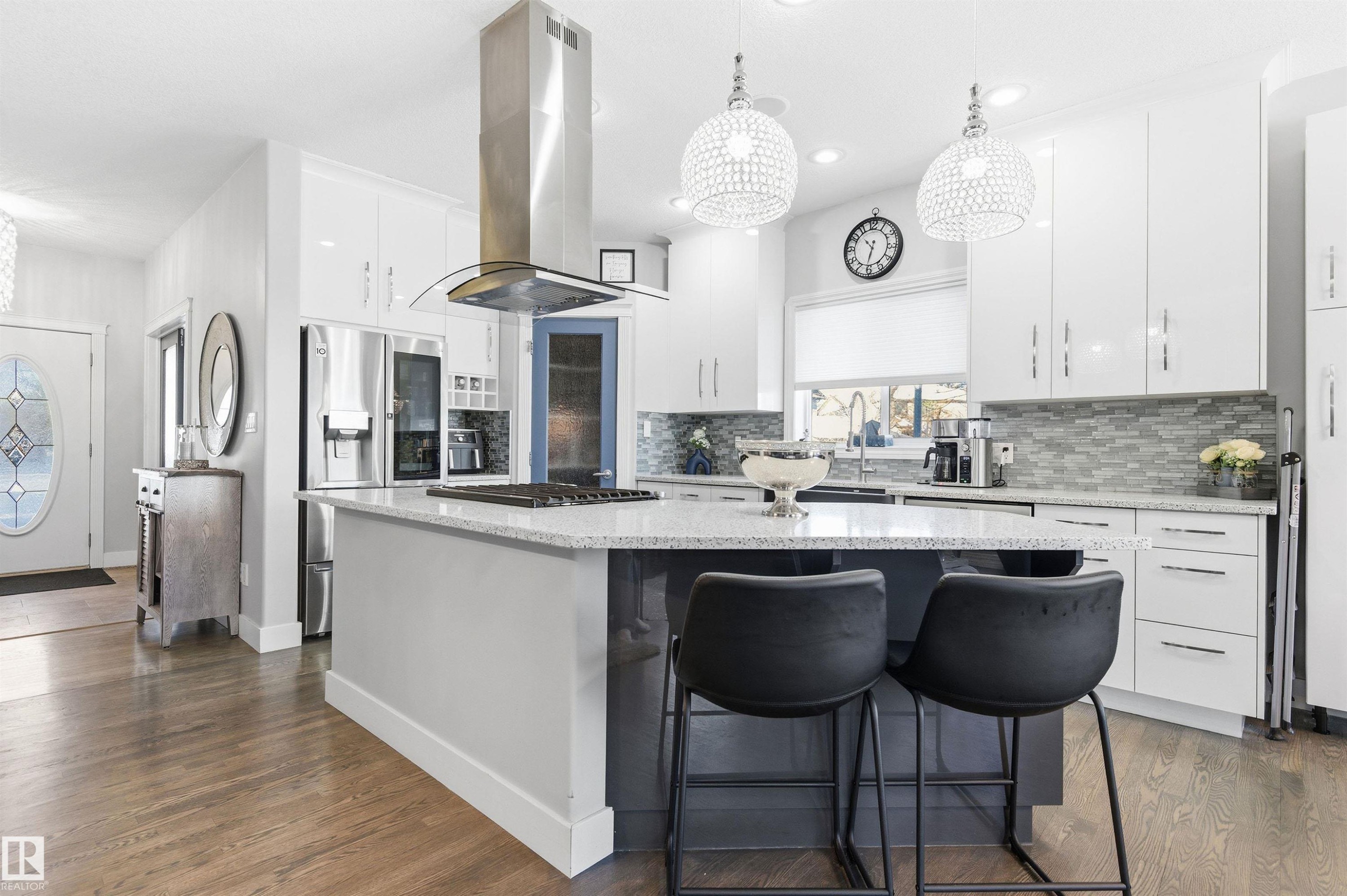 46 Longview Crescent, Spruce Grove, AB - Indoor Photo Showing Kitchen With Upgraded Kitchen