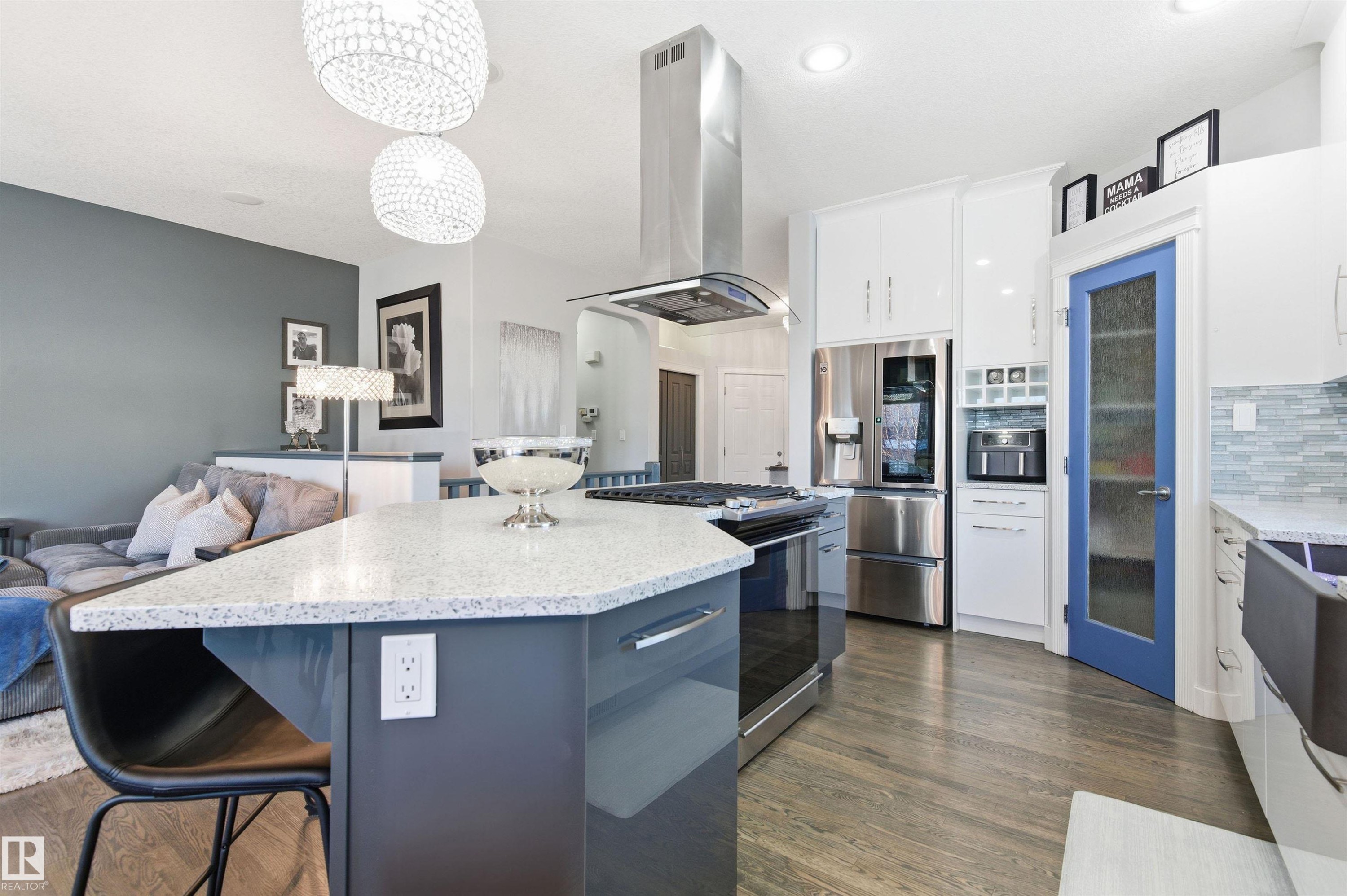 46 Longview Crescent, Spruce Grove, AB - Indoor Photo Showing Kitchen With Upgraded Kitchen