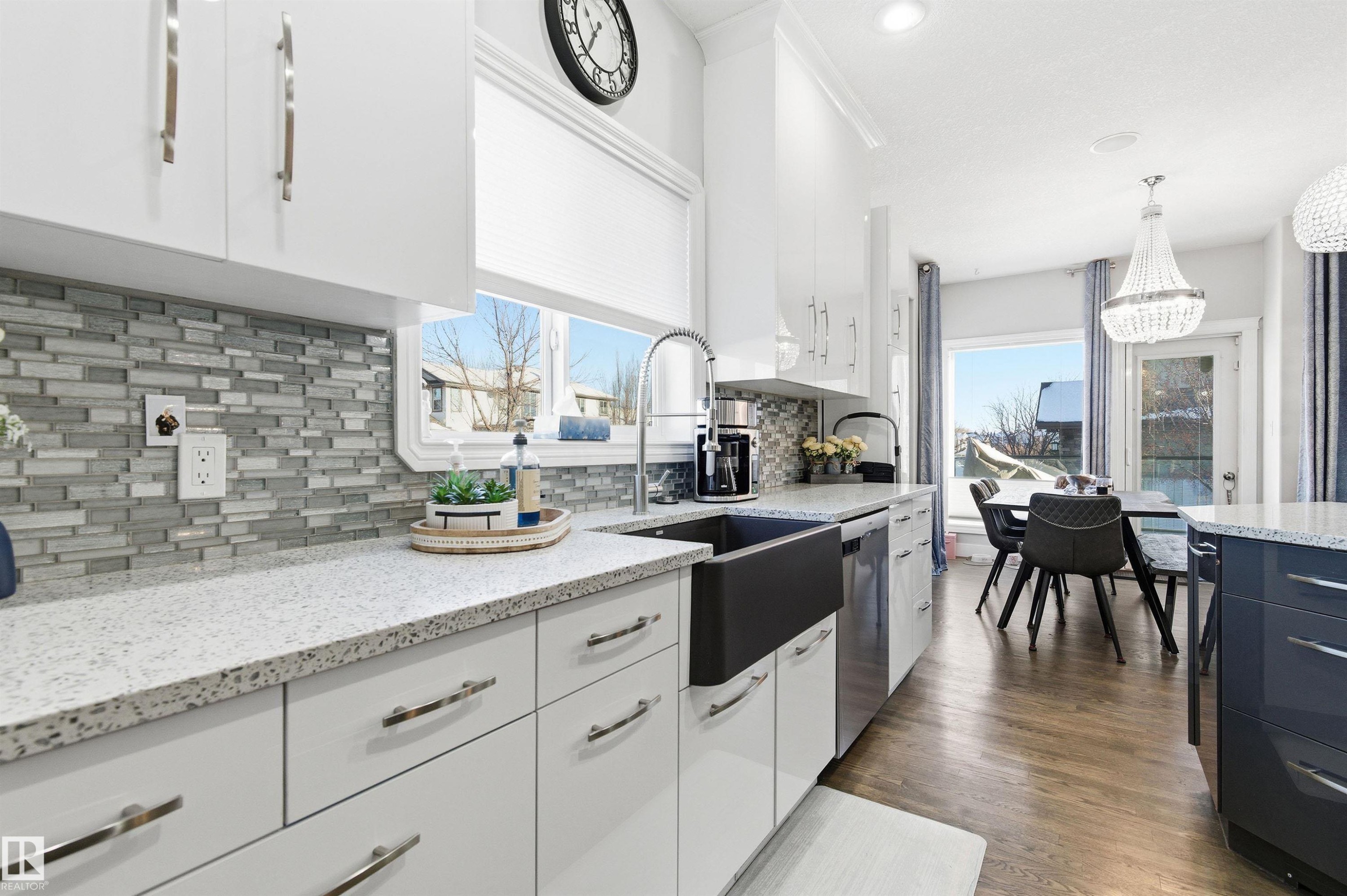 46 Longview Crescent, Spruce Grove, AB - Indoor Photo Showing Kitchen With Upgraded Kitchen