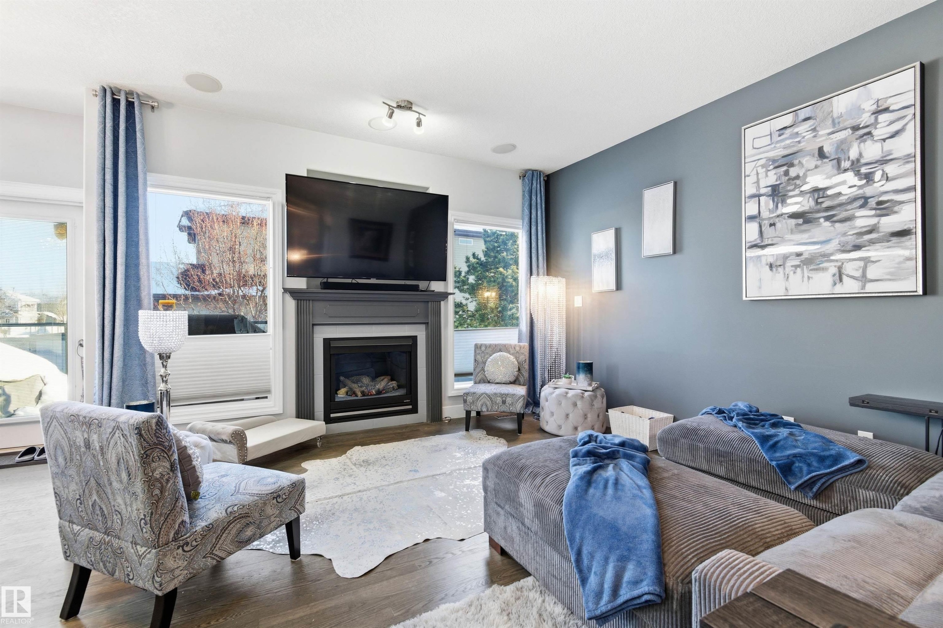 46 Longview Crescent, Spruce Grove, AB - Indoor Photo Showing Living Room With Fireplace