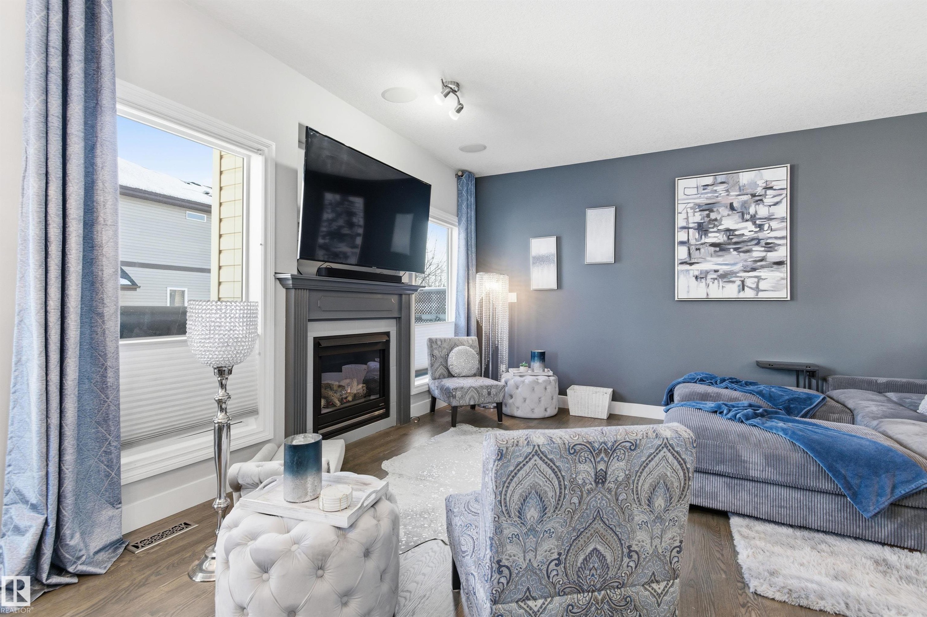 46 Longview Crescent, Spruce Grove, AB - Indoor Photo Showing Living Room With Fireplace