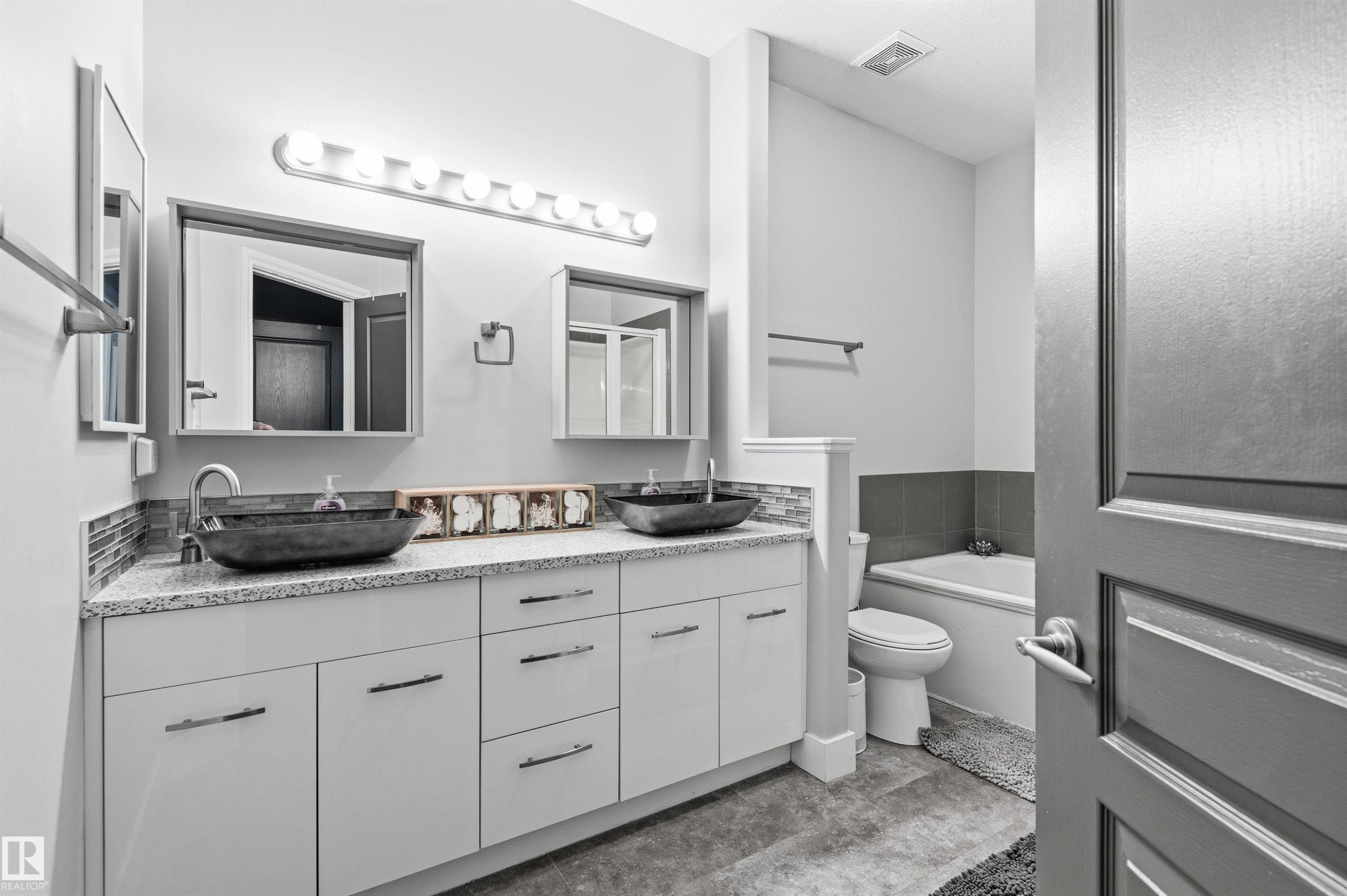46 Longview Crescent, Spruce Grove, AB - Indoor Photo Showing Bathroom