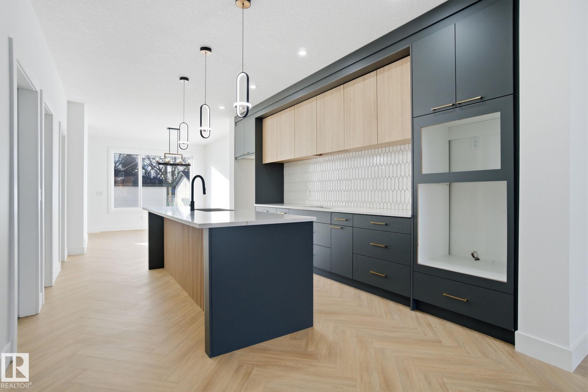 10124 82 Street, Edmonton, AB - Indoor Photo Showing Kitchen With Upgraded Kitchen