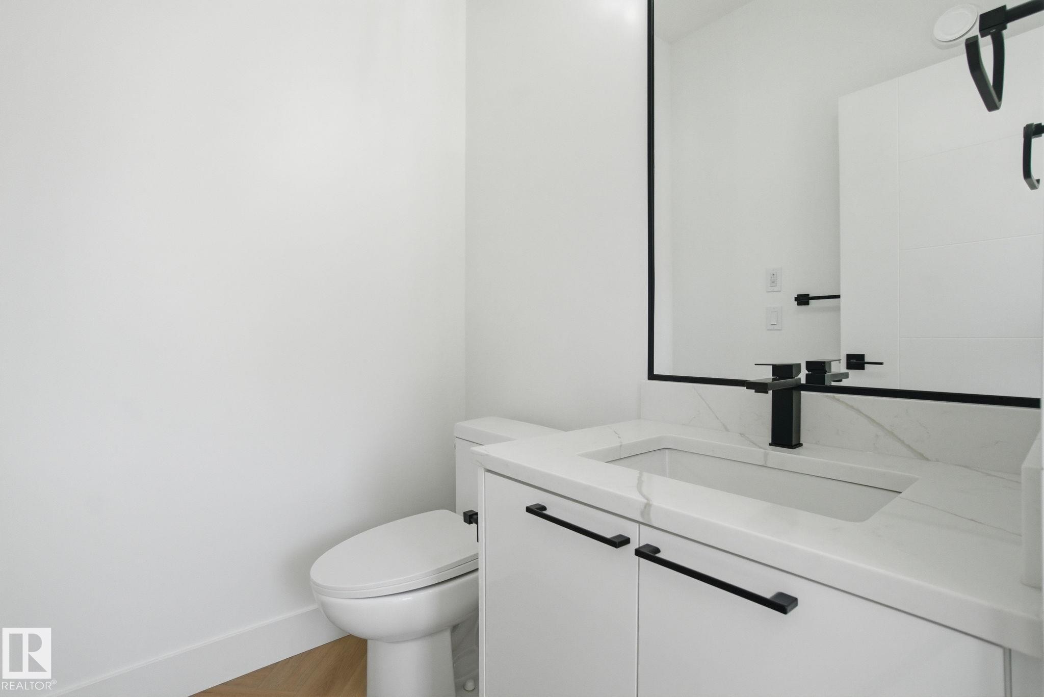 10124 82 Street, Edmonton, AB - Indoor Photo Showing Bathroom