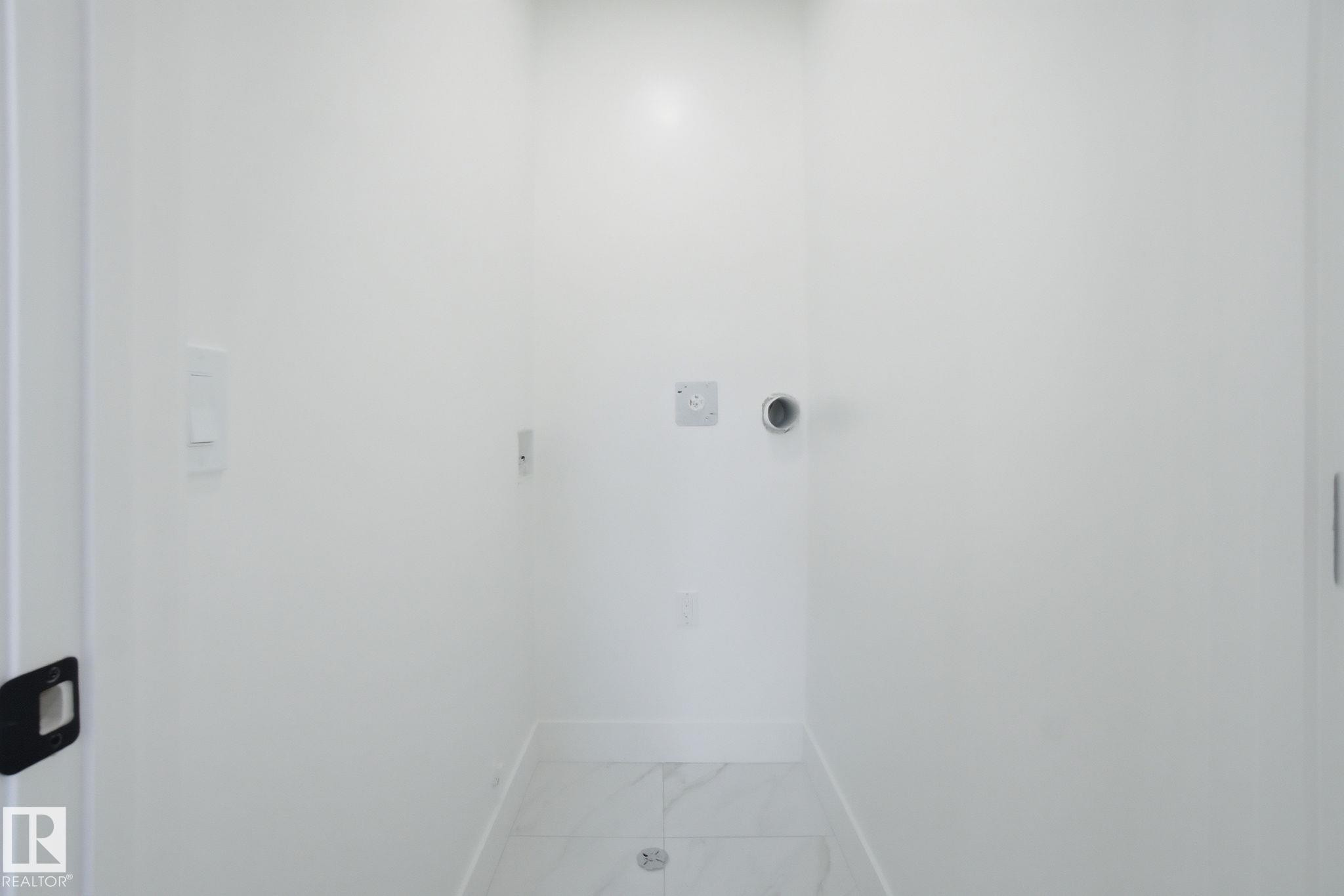 10124 82 Street, Edmonton, AB - Indoor Photo Showing Other Room