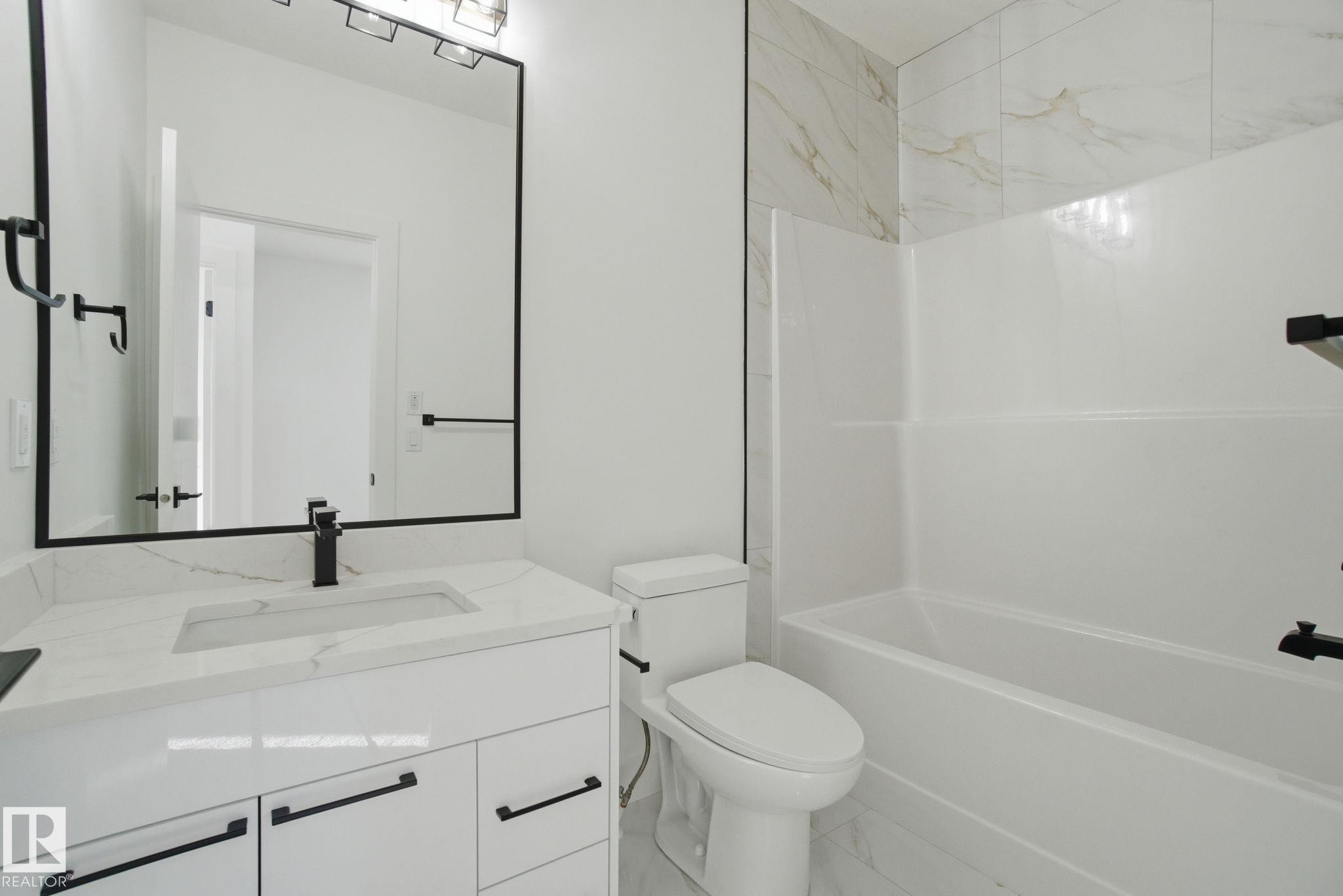 10124 82 Street, Edmonton, AB - Indoor Photo Showing Bathroom