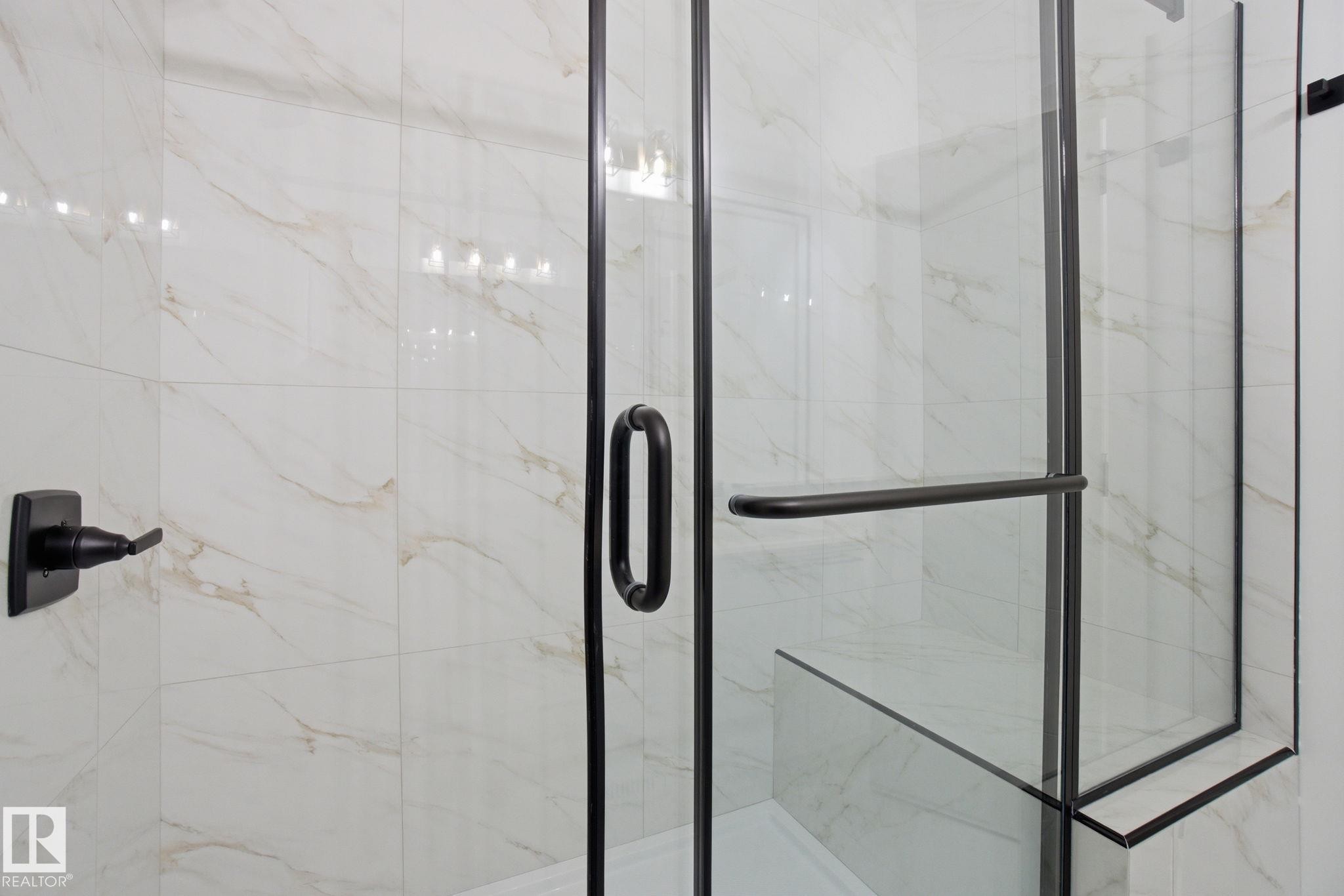 10124 82 Street, Edmonton, AB - Indoor Photo Showing Bathroom