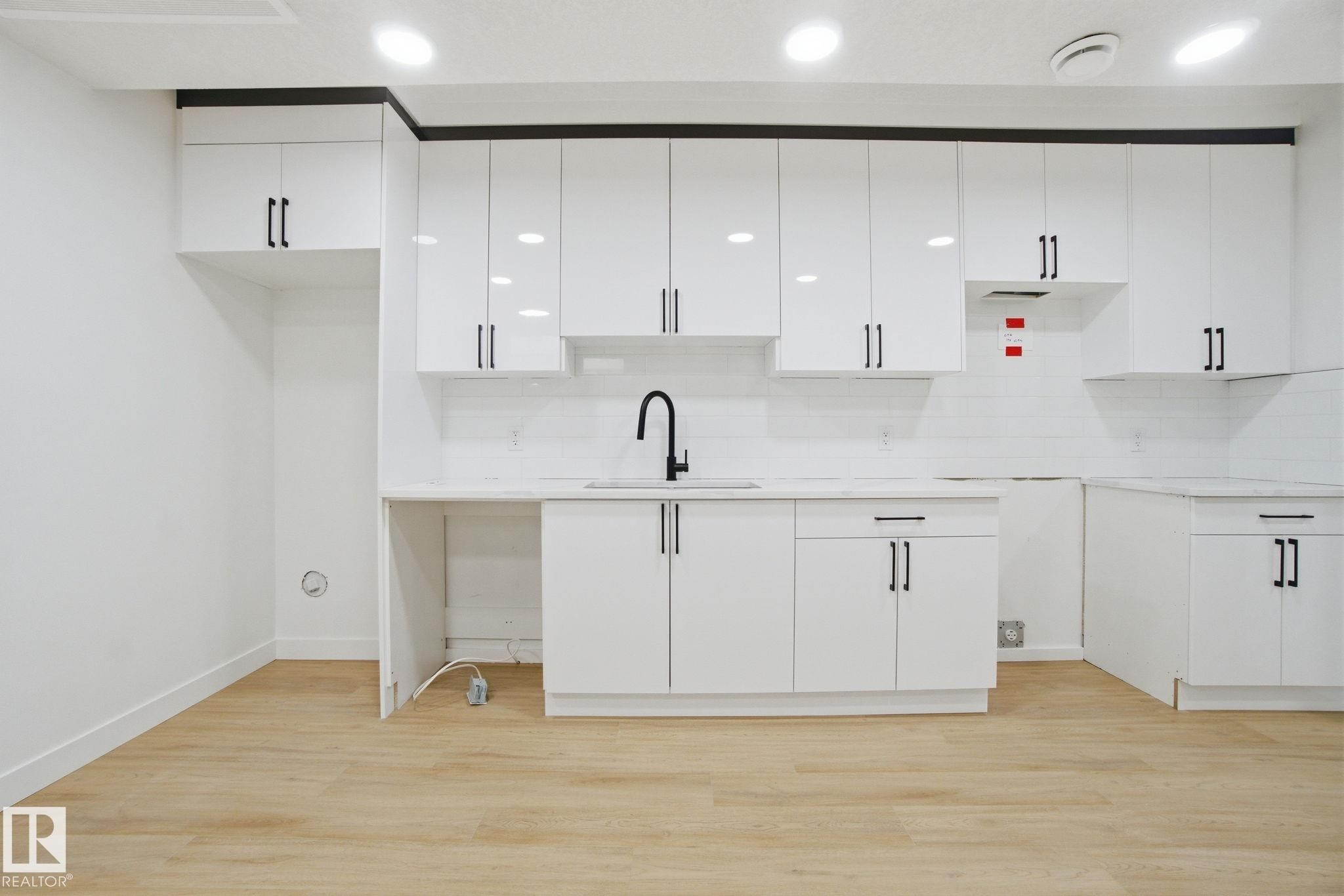 10124 82 Street, Edmonton, AB - Indoor Photo Showing Kitchen