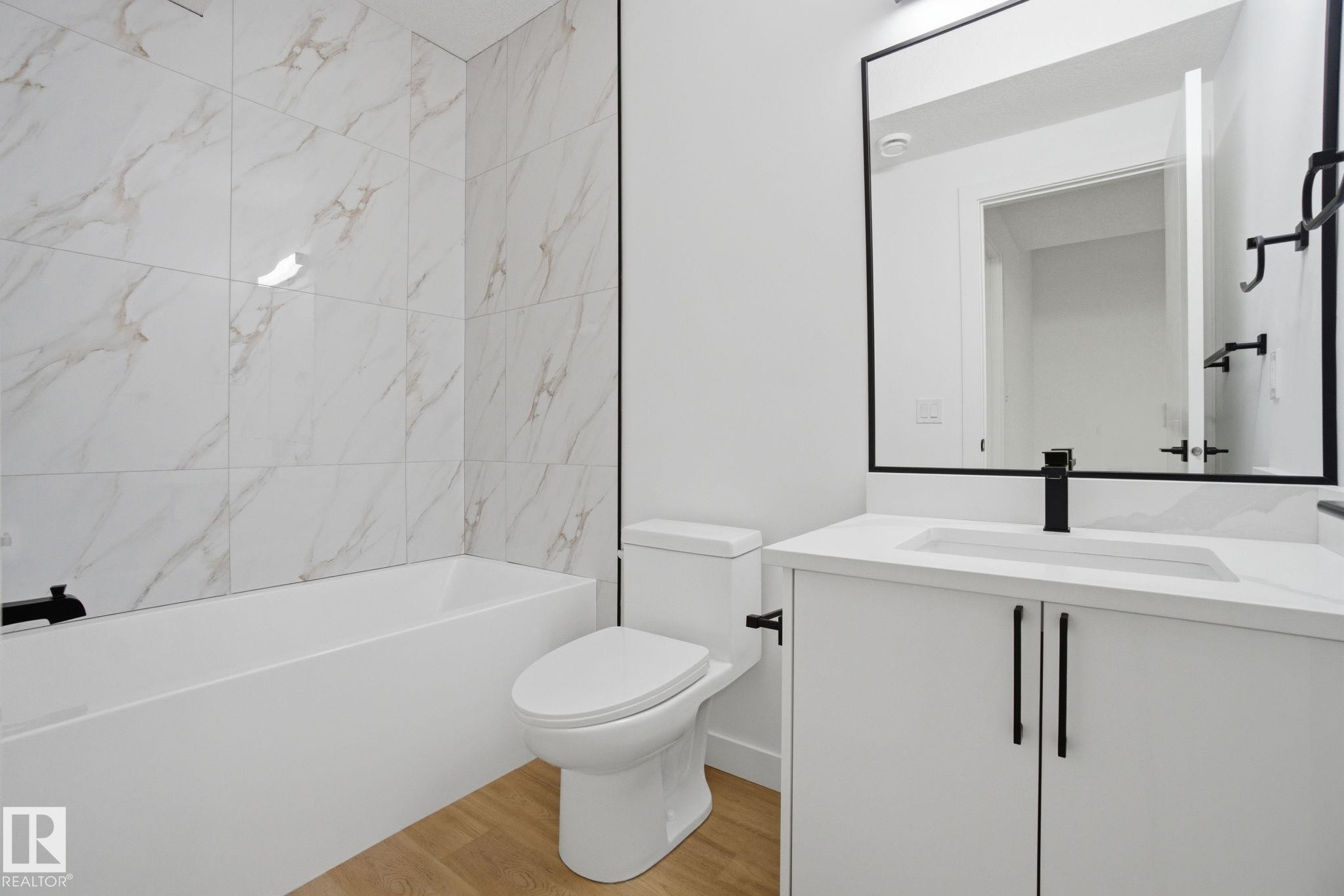 10124 82 Street, Edmonton, AB - Indoor Photo Showing Bathroom