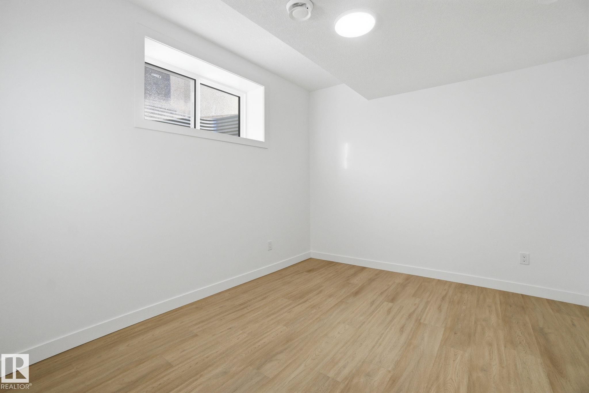 10124 82 Street, Edmonton, AB - Indoor Photo Showing Other Room