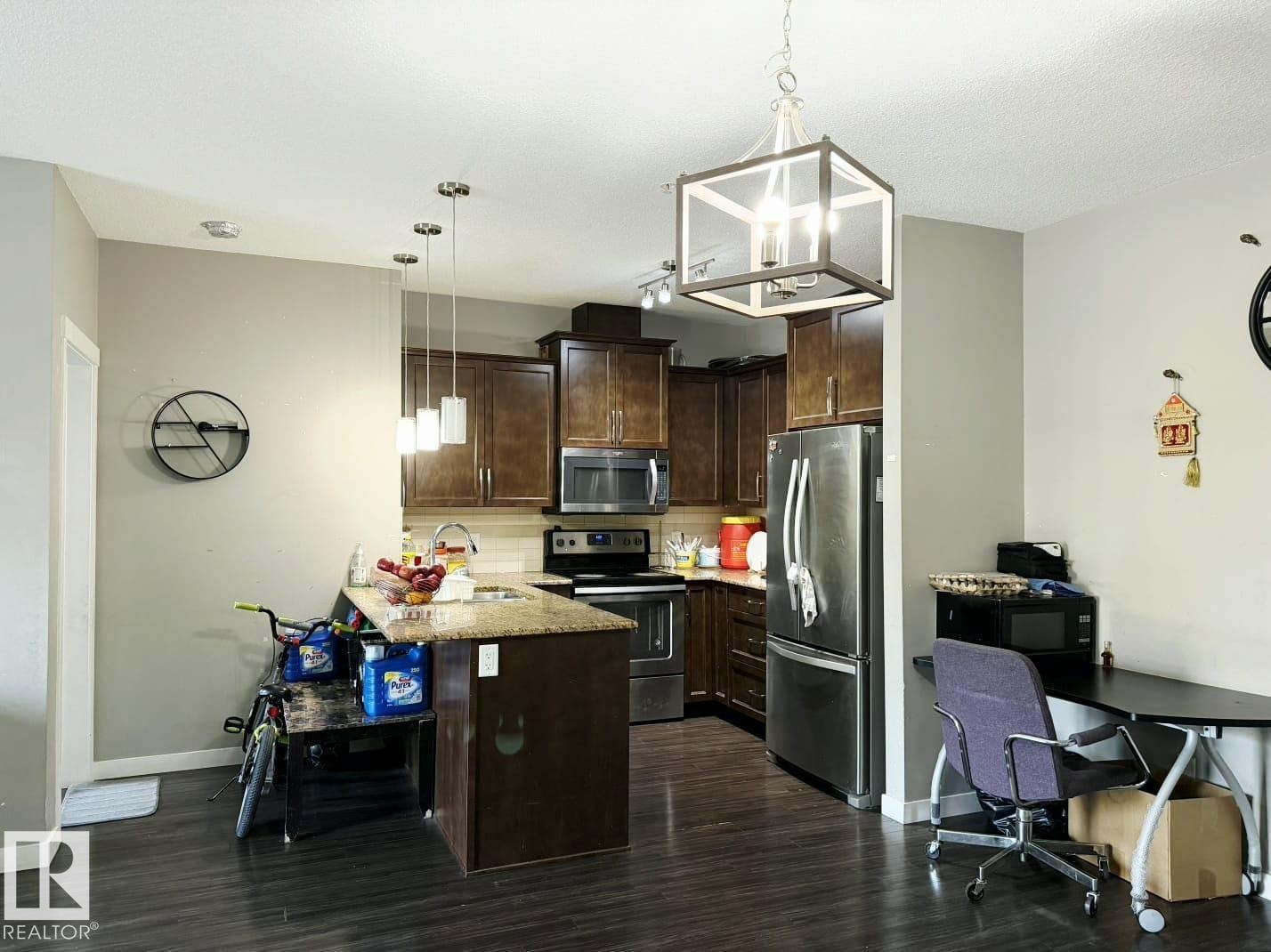 103 812 Welsh Dr Sw, Edmonton, AB - Indoor Photo Showing Kitchen With Upgraded Kitchen