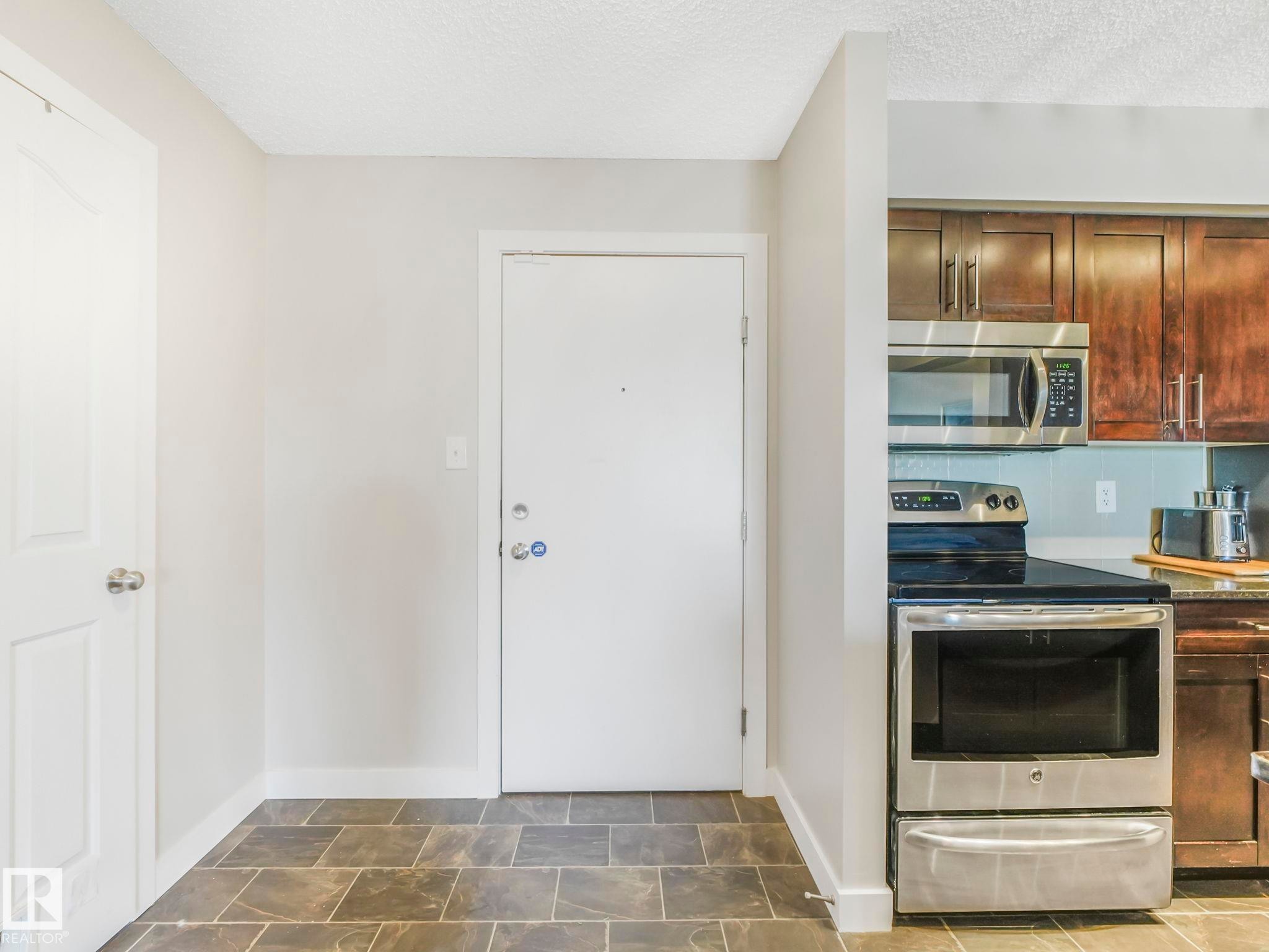 404 270 Mcconachie Drive, Edmonton, AB - Indoor Photo Showing Kitchen